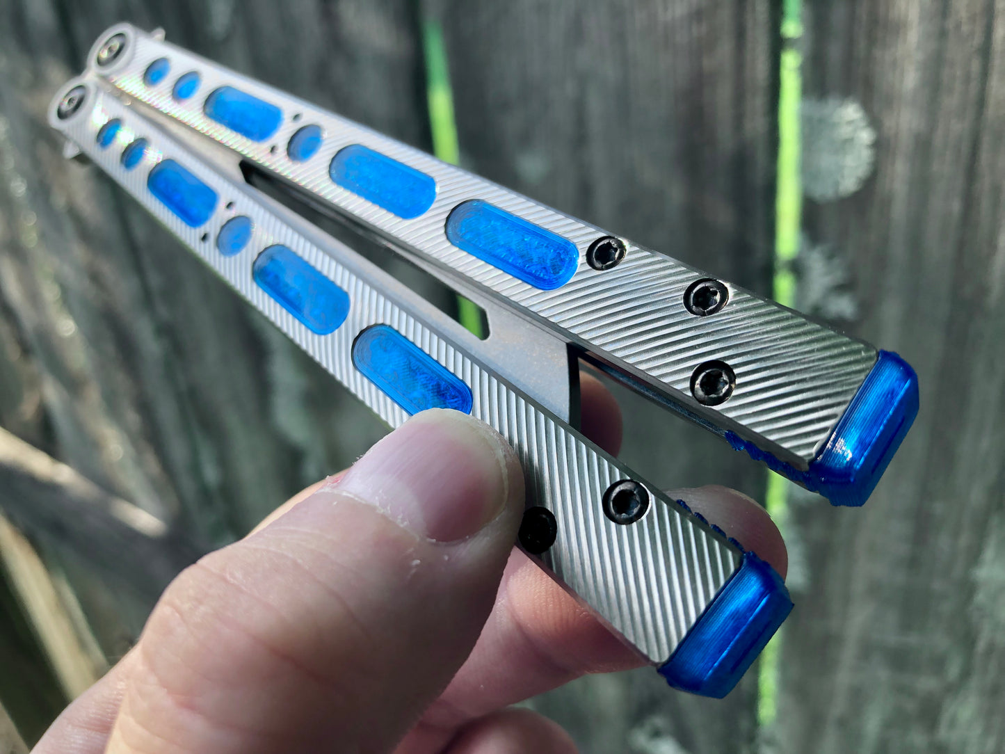 Extend and protect the handles of your Geof Dumas Ex10 and Ex11 balisongs with these Zippy extensions, which offer adjustable balance. Handle inlays modify the grip and sound.