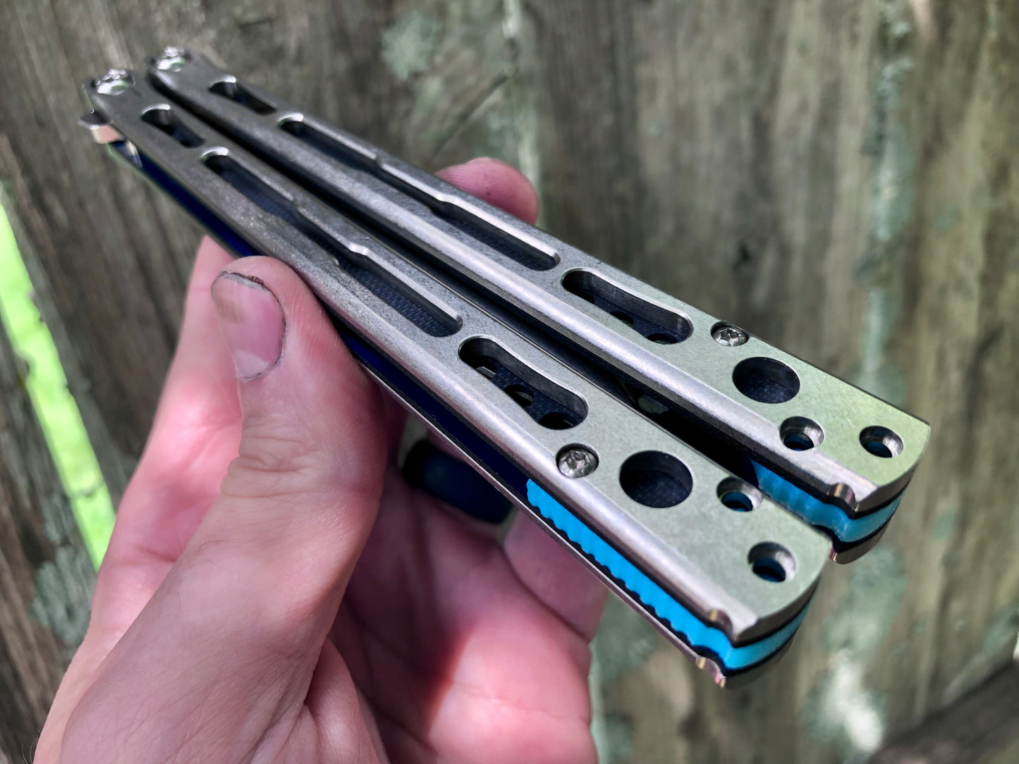 Make your HOM Chimera balisong a more neutral flipper with Zippy spacers: full-length spacers with jimping, or spring-latch spacers that counterweight the safe handle for improved balance.