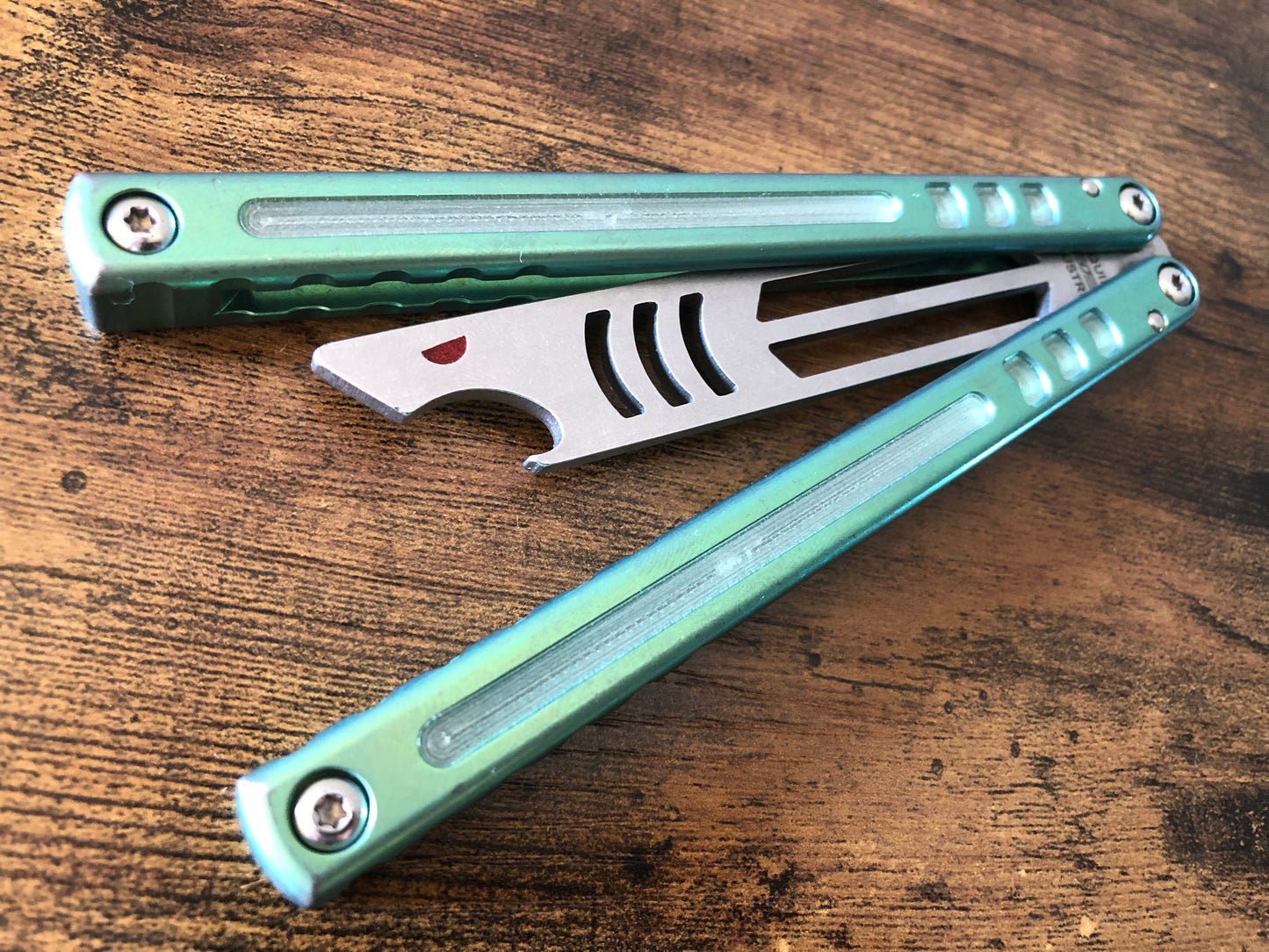 Modify the grip, eliminate the ring, and add a pop of color with these polyurethane handle inlays designed to fit the Squid industries Madko balisong trainer.