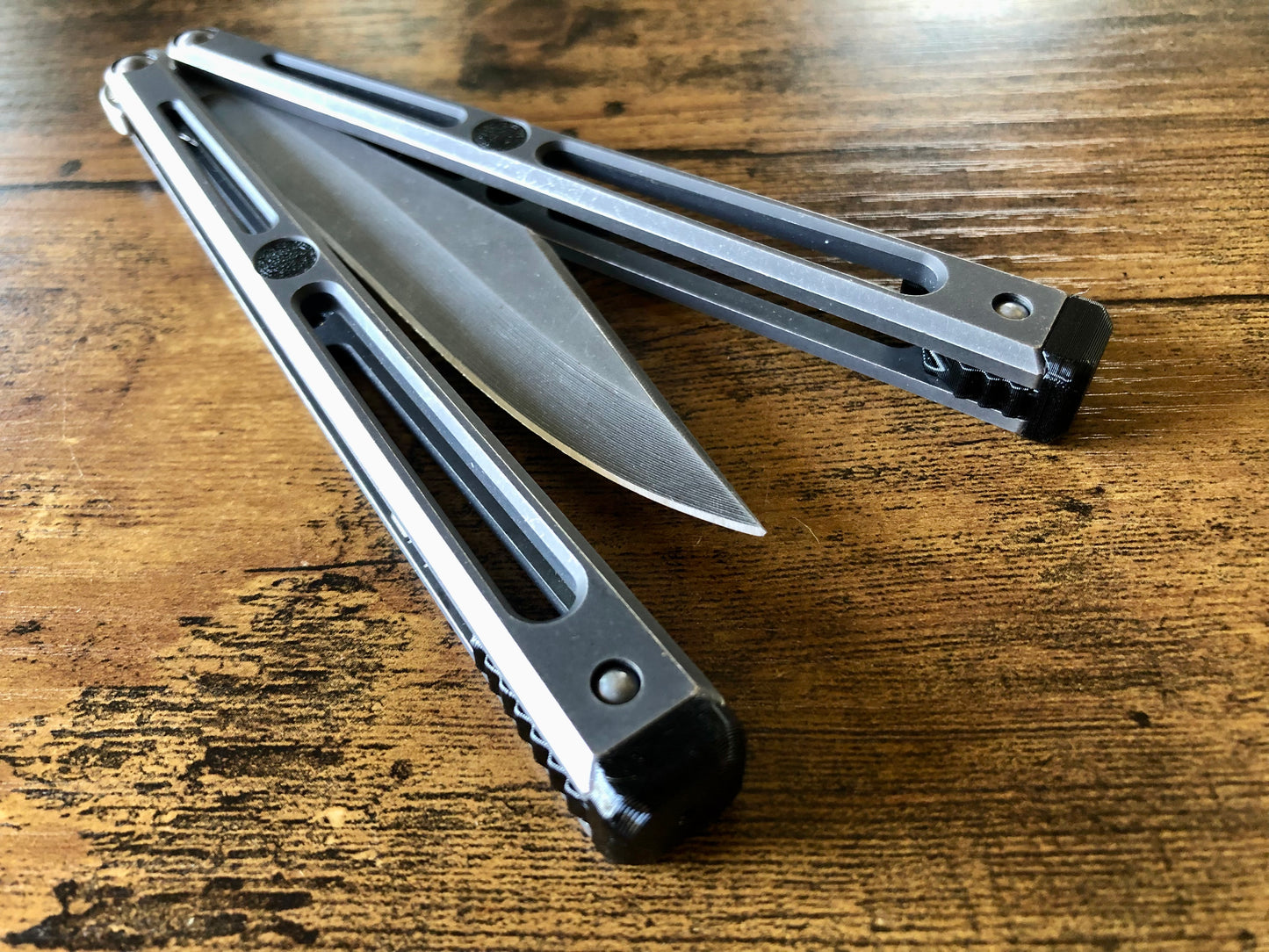 Extend and protect your handles with these Zippy spacers, custom-made for the Goose balisong (designed by Arthur Goins and machined by JK Design). The spacers are made from a shatter-proof polyurethane and protect your handles from drops while adding length. The spacers also feature positive sawtooth jimping and adjustable balance.