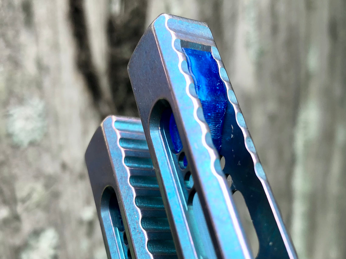 Integrate additional jimping surface area and an adjustable weight system into the Fellowship Blades Medusa v3 and Empusa v3 balisongs with this polyurethane Zippy mod. Adjust the balance and add color to the trainer blade with these polyurethane Zippy inserts.