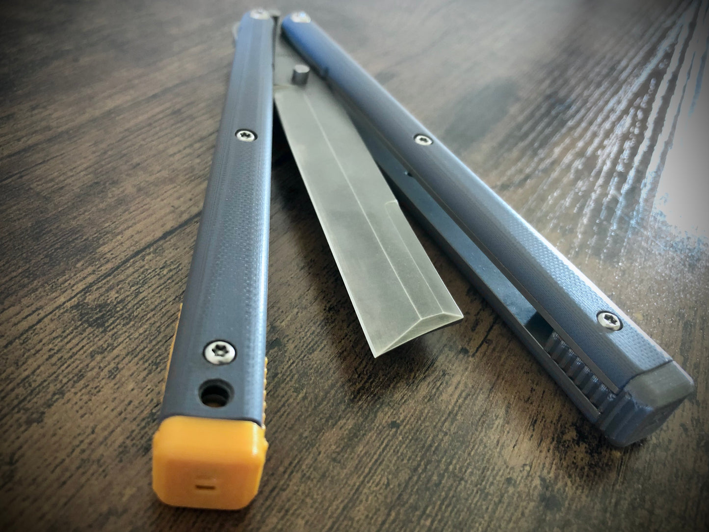 Adjust the balance and protect your Atropos balisong handles from concrete drops with these Zippy spacers for the Atropos Bro and Atropos Spy balisong. Improve your flipping with your Atropos Kirat or Atropos Demon with these extension spacers featuring positive jimping.