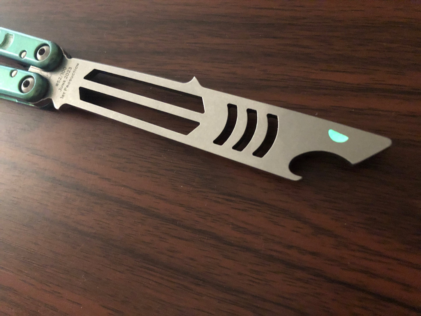 Modify the grip, eliminate the ring, and add a pop of color with these polyurethane handle inlays designed to fit the Squid industries Madko balisong trainer.