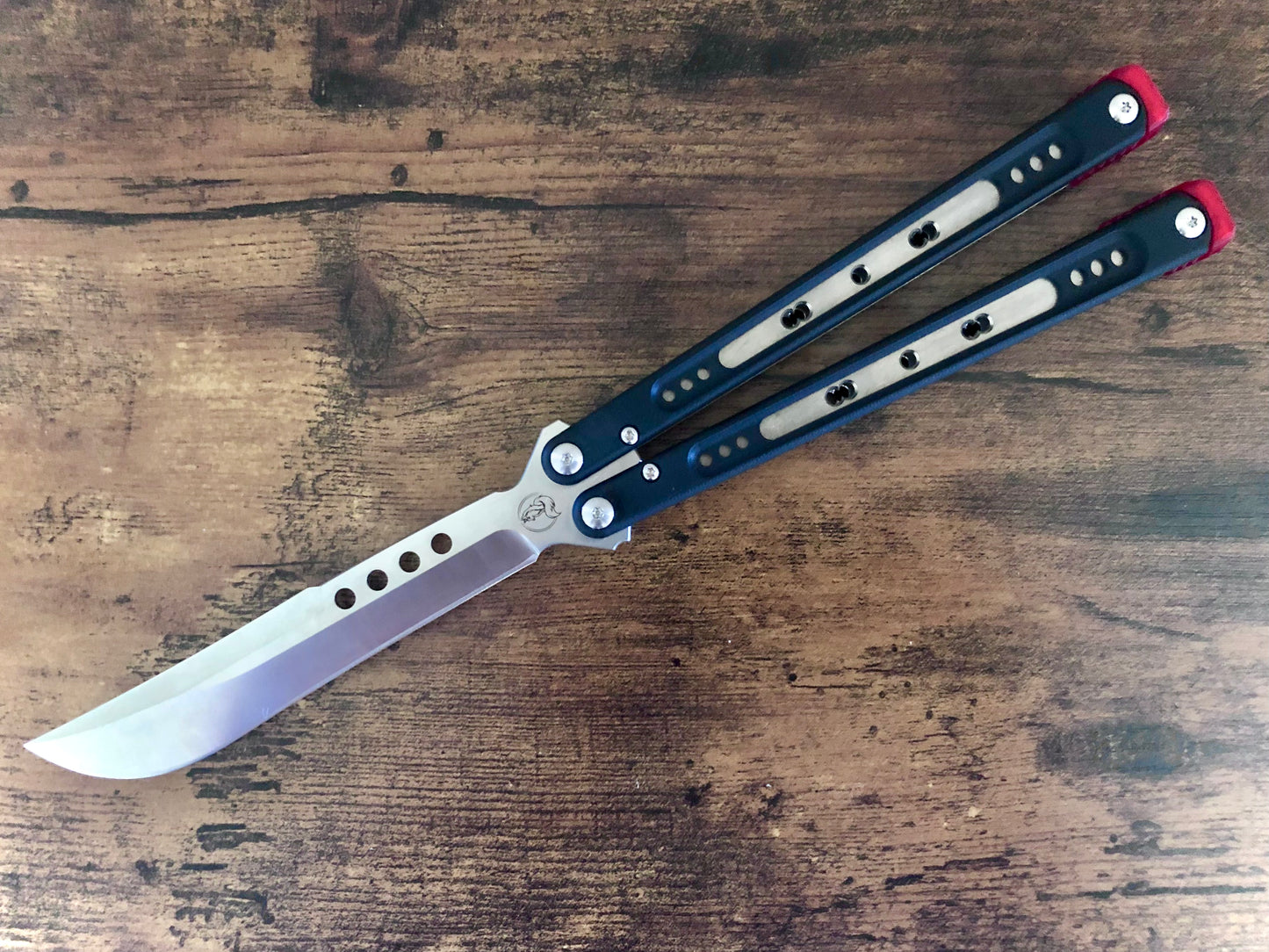 These Black Balisong Rebola v2 spacers are made in-house from a rubbery, shatter-proof polyurethane. They are ultra-lightweight extension spacers that reduce the stock handle-bias. They also feature positive sawtooth jimping and enable adjustable balance with up to 1x removable tungsten weight per spacer.