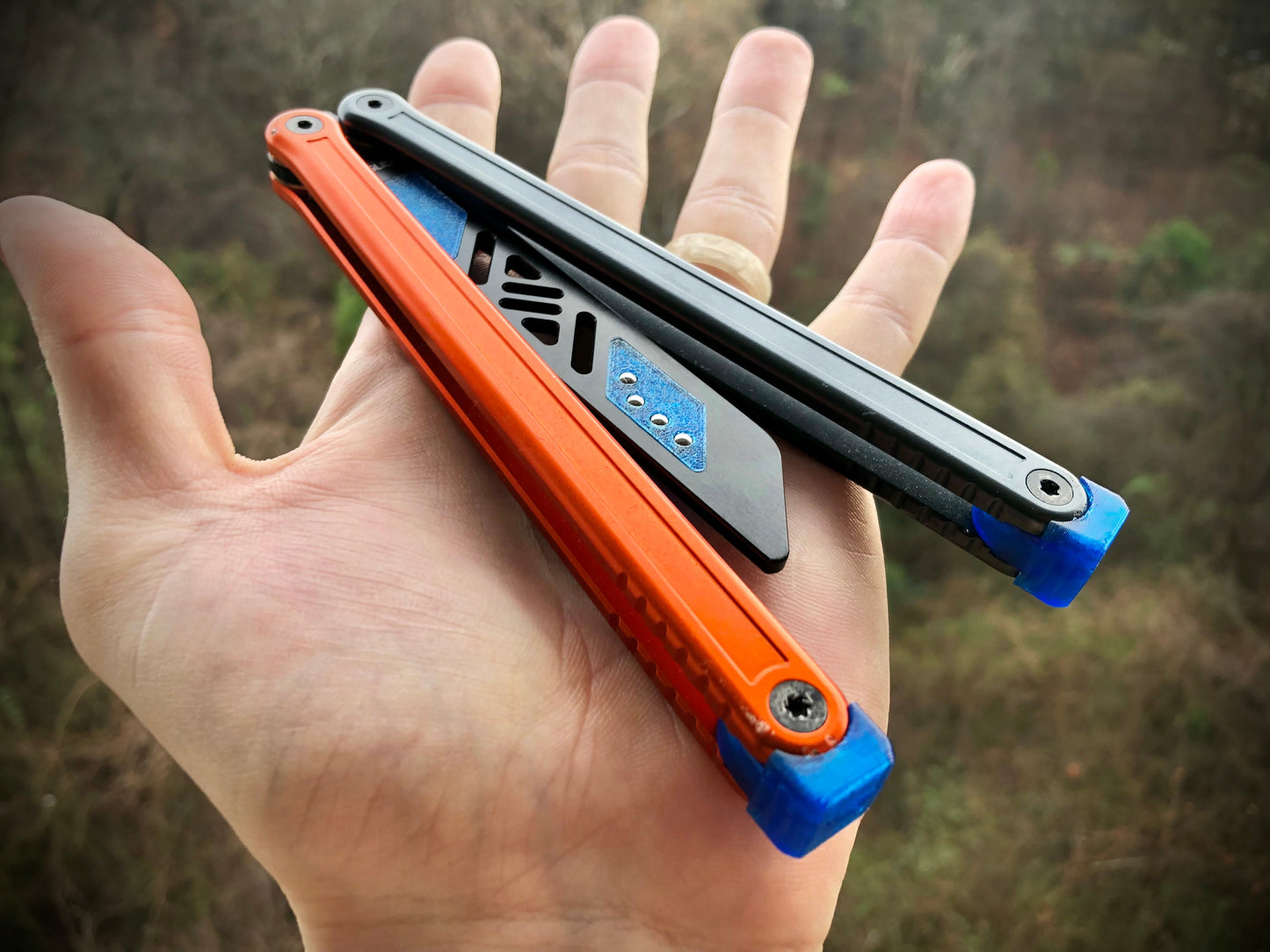 Reduce the handle bias and adjust the balance of your Glidr Arctic, Antarctic, and Bermuda balisong trainers with tungsten-weighted Zippy blade inserts and spacers featuring adjustable balance and positive jimping.