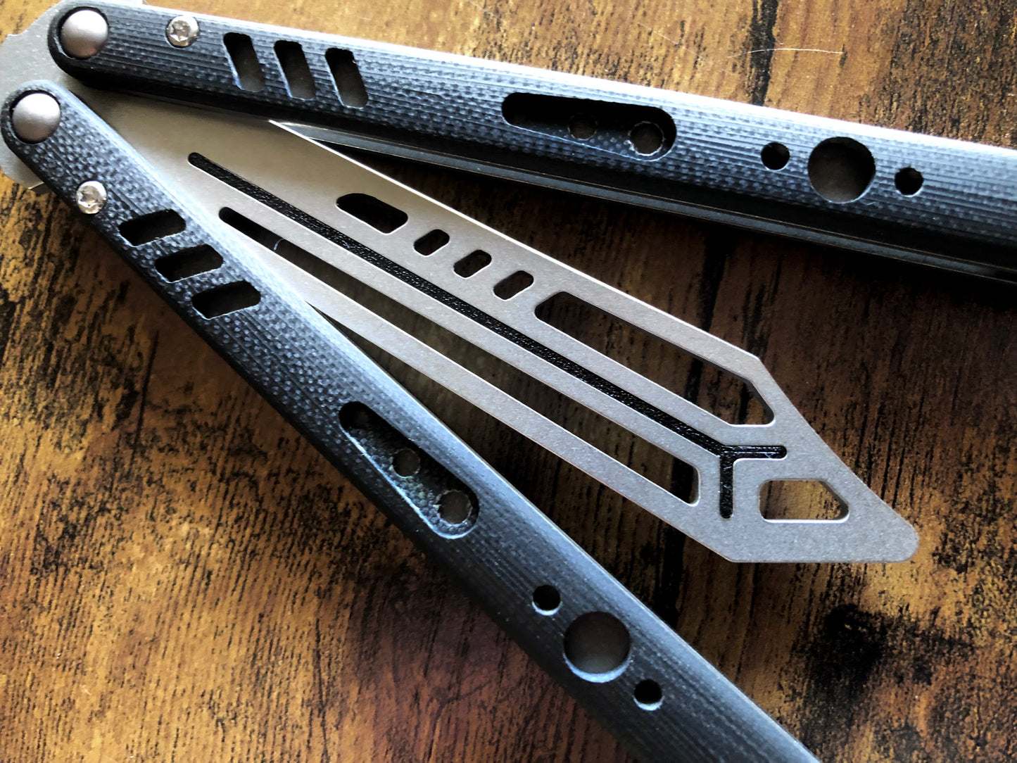 Eliminate the ring of your BRS Replicant trainer balisong with this custom-made Zippy blade insert. The insert is ultralight, weighing in at as low as 0.017 oz, so it won't affect the balance for flipping.