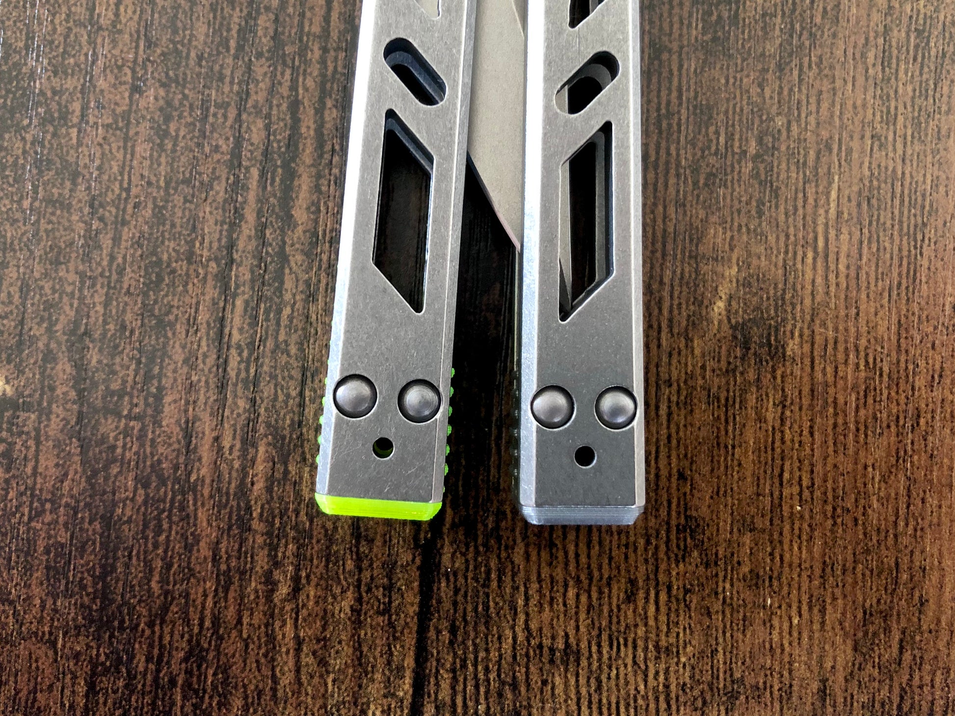 These Zippy spacers are designed for the BRS Barebones and Tibones, and are made in-house from a rubbery, shatter-proof polyurethane. The spacers are offered as either extensions or full-length "flush" spacers. The full-length spacers offer a slightly more neutral balance, while the extensions round the edges for comfort and protect the handles from drops. Both spacers feature positive jimping and enable adjustable balance with up to 1x removable tungsten weight per spacer.