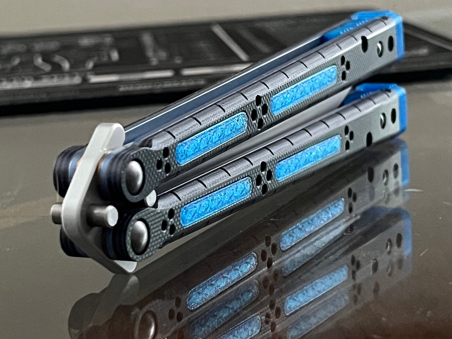 Reduce the handle bias of your HOM i-Basilisk, HOM Basilisk-R (for Titanium and G10/CF variants), and HOM Prodigy balisongs with Zippy extension spacers and handle inlays. Make your HOM Chimera balisong a more neutral flipper with Zippy spacers: full-length spacers with jimping, or spring-latch spacers that counterweight the safe handle for improved balance.