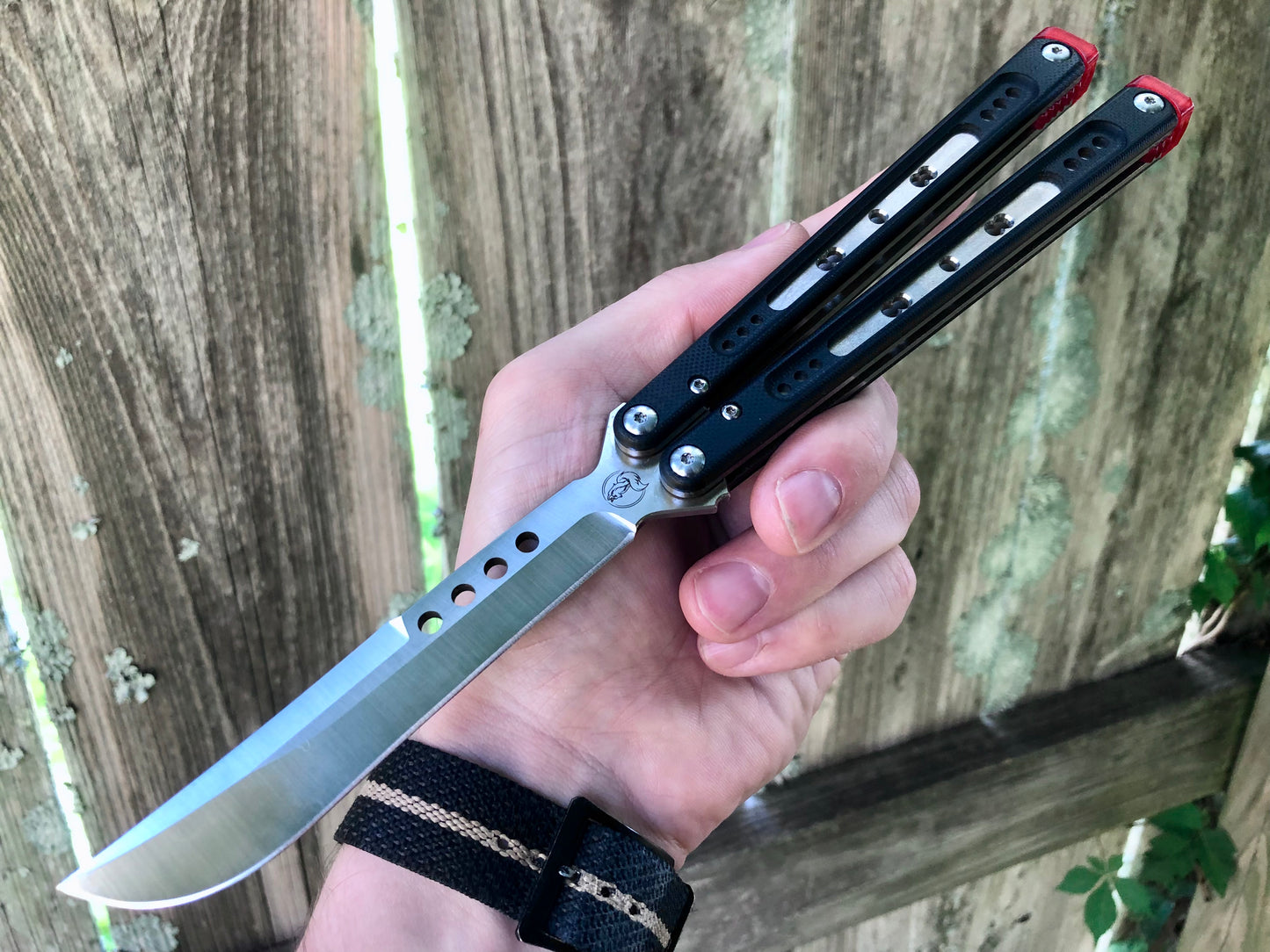 These Black Balisong Rebola v2 spacers are made in-house from a rubbery, shatter-proof polyurethane. They are ultra-lightweight extension spacers that reduce the stock handle-bias. They also feature positive sawtooth jimping and enable adjustable balance with up to 1x removable tungsten weight per spacer.