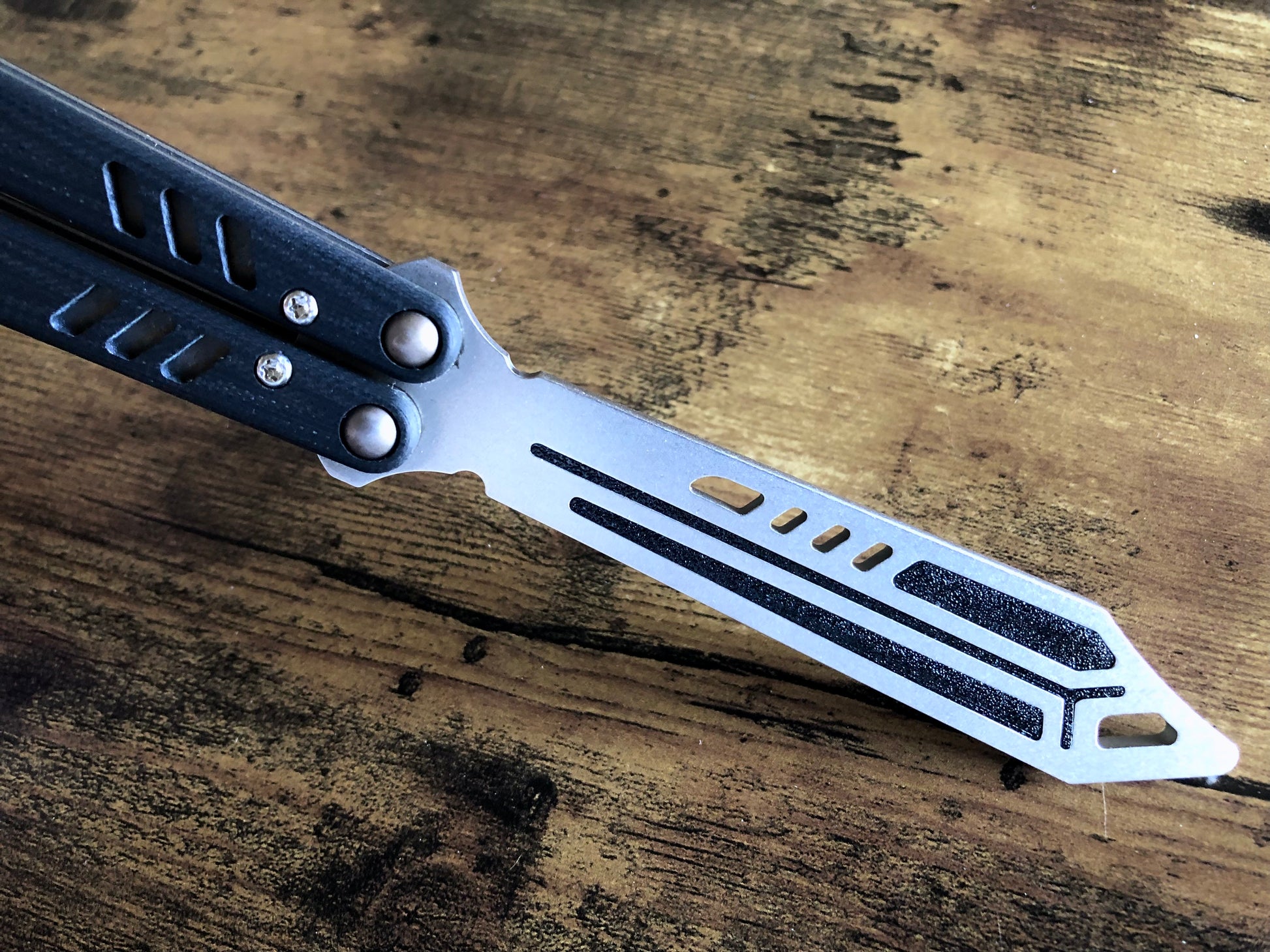 Eliminate the ring of your BRS Replicant trainer balisong with this custom-made Zippy blade insert. The insert is ultralight, weighing in at as low as 0.017 oz, so it won't affect the balance for flipping.