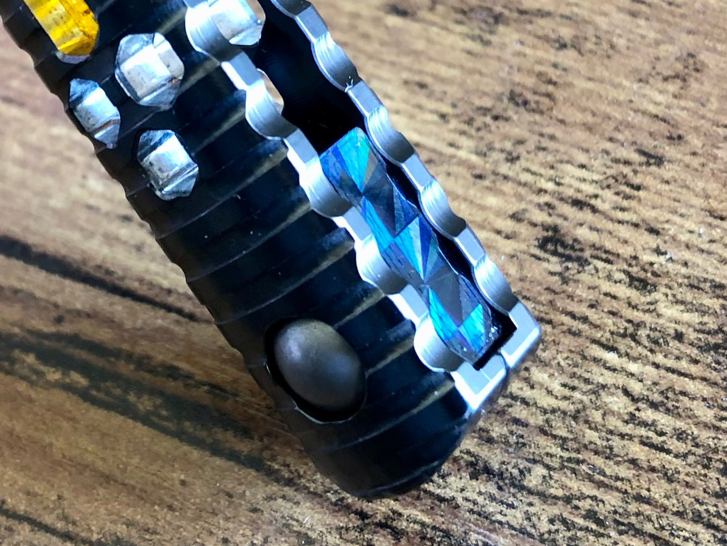 Adjust the balance of your B.A. Balis Nakiri balisong with custom-made Zippy spacers. The Zippy spacers offer reduced handle bias compared to the stock spacers, and offer 3x intermediate balance configurations. Cosmetic blade inserts are included. Optional handle inlays add a pop of color. 
