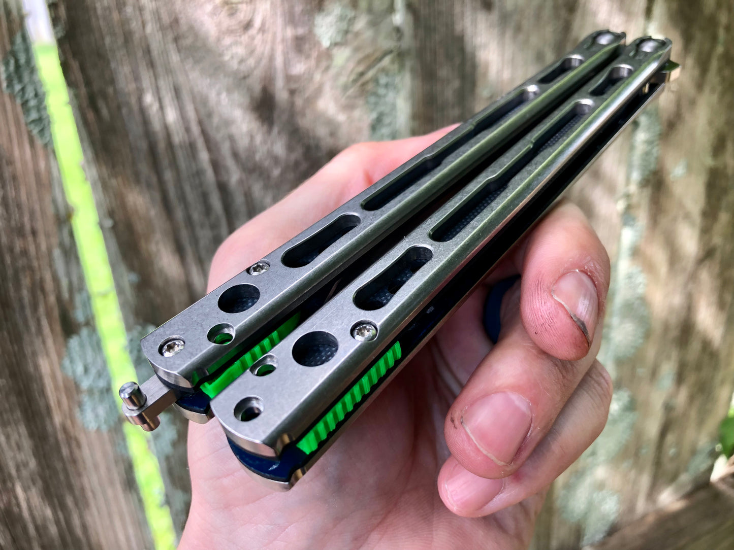 Make your HOM Chimera balisong a more neutral flipper with Zippy spacers: full-length spacers with jimping, or spring-latch spacers that counterweight the safe handle for improved balance.