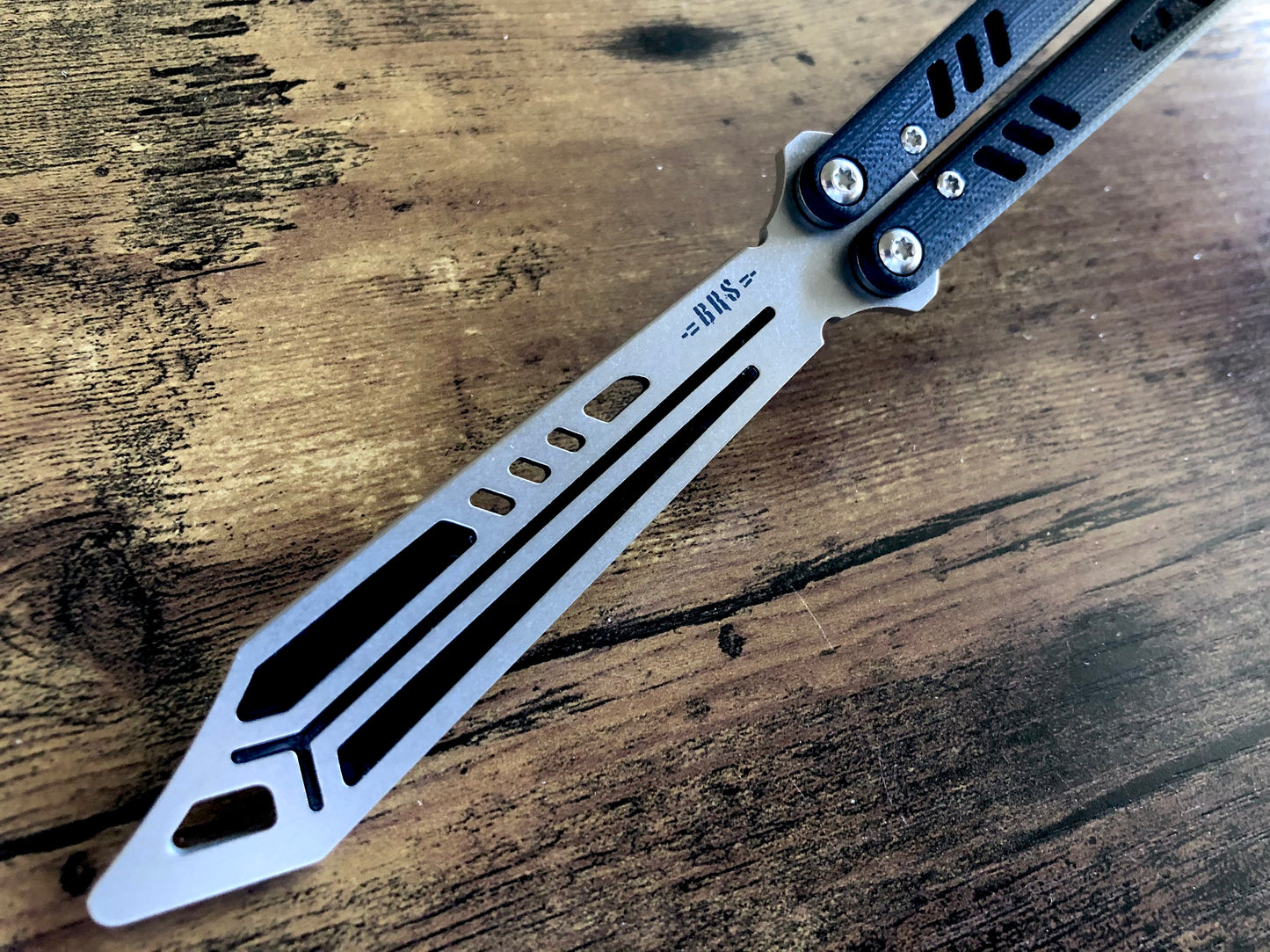 Eliminate the ring of your BRS Replicant trainer balisong with this custom-made Zippy blade insert. The insert is ultralight, weighing in at as low as 0.017 oz, so it won't affect the balance for flipping.