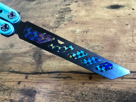 Add a pop of color and a more neutral balance to your Glidr Pacific balisong trainer with these shatter-proof polyurethane Zippy inserts. The inserts increase momentum and can be used to compensate for the added handle weight from the stock Glidr handle weights to maintain your favored balance profile.