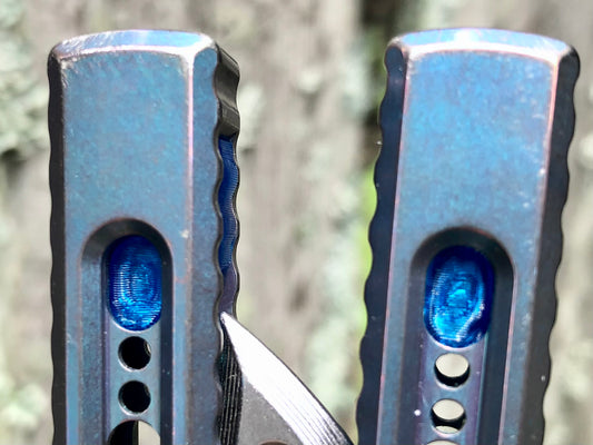 Integrate additional jimping surface area and an adjustable weight system into the Fellowship Blades Medusa v3 and Empusa v3 balisongs with this polyurethane Zippy mod. Adjust the balance and add color to the trainer blade with these polyurethane Zippy inserts.