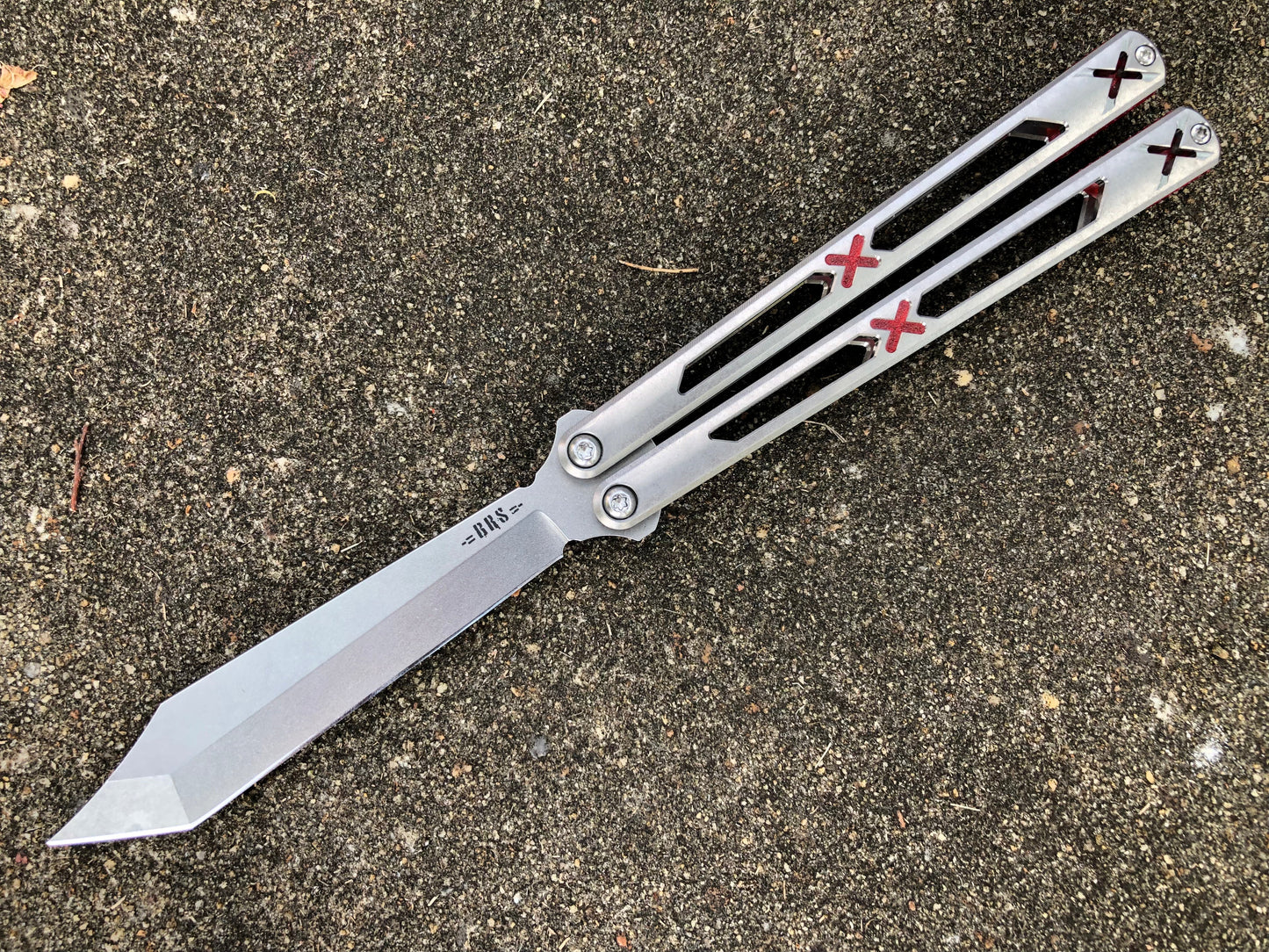 Made by Bxndxge Knives (Bandage, not bondage!) in collaboration with Zippy, the "Stitch" handles are a Titanium rehandle mod compatible with blades from both the BRS Replicant and Squid Industries Krake Raken balisongs.