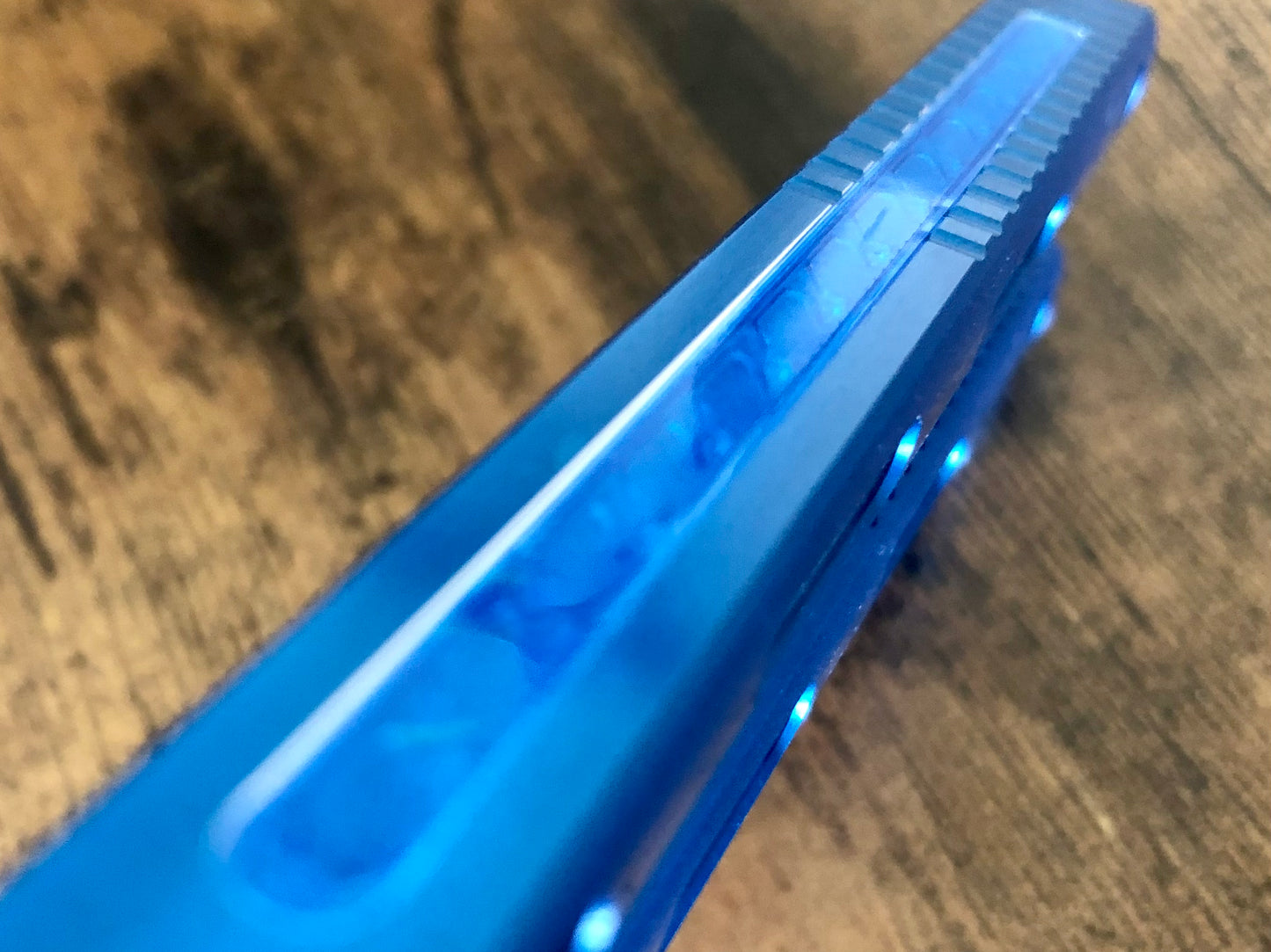 Add a pop of color and silence the ring of your MachineWise Prysma, Prysma Pro, or SlifT balisongs with these these polyurethane Zippy Speed Channel inlays.