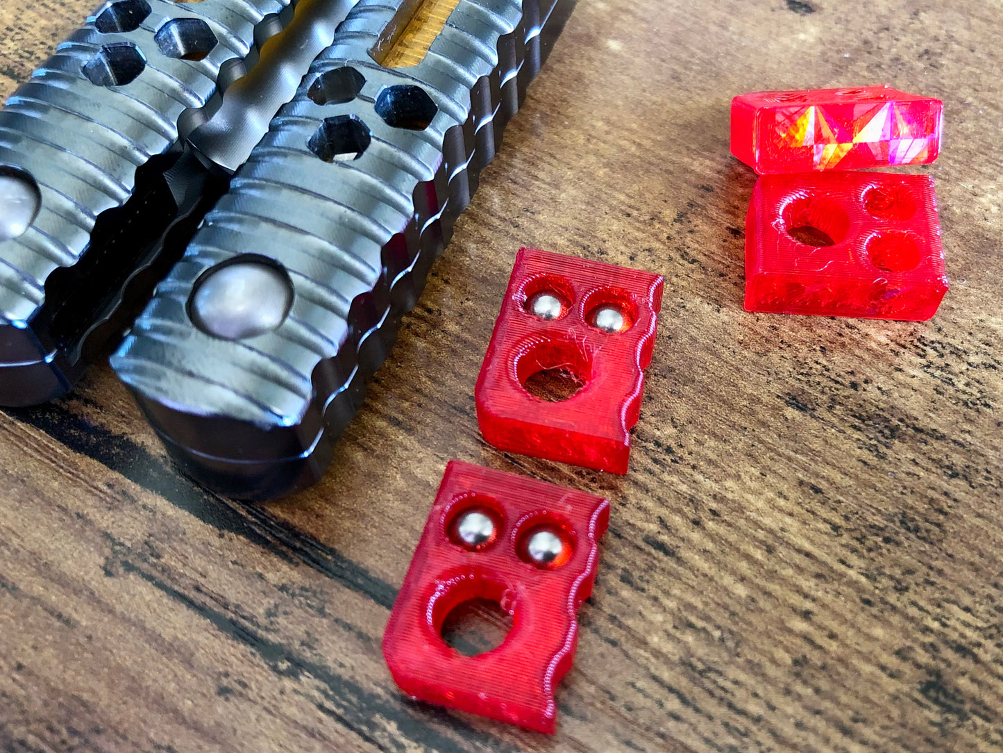 Adjust the balance of your B.A. Balis Nakiri balisong with custom-made Zippy spacers. The Zippy spacers offer reduced handle bias compared to the stock spacers, and offer 3x intermediate balance configurations. Cosmetic blade inserts are included. Optional handle inlays add a pop of color. 