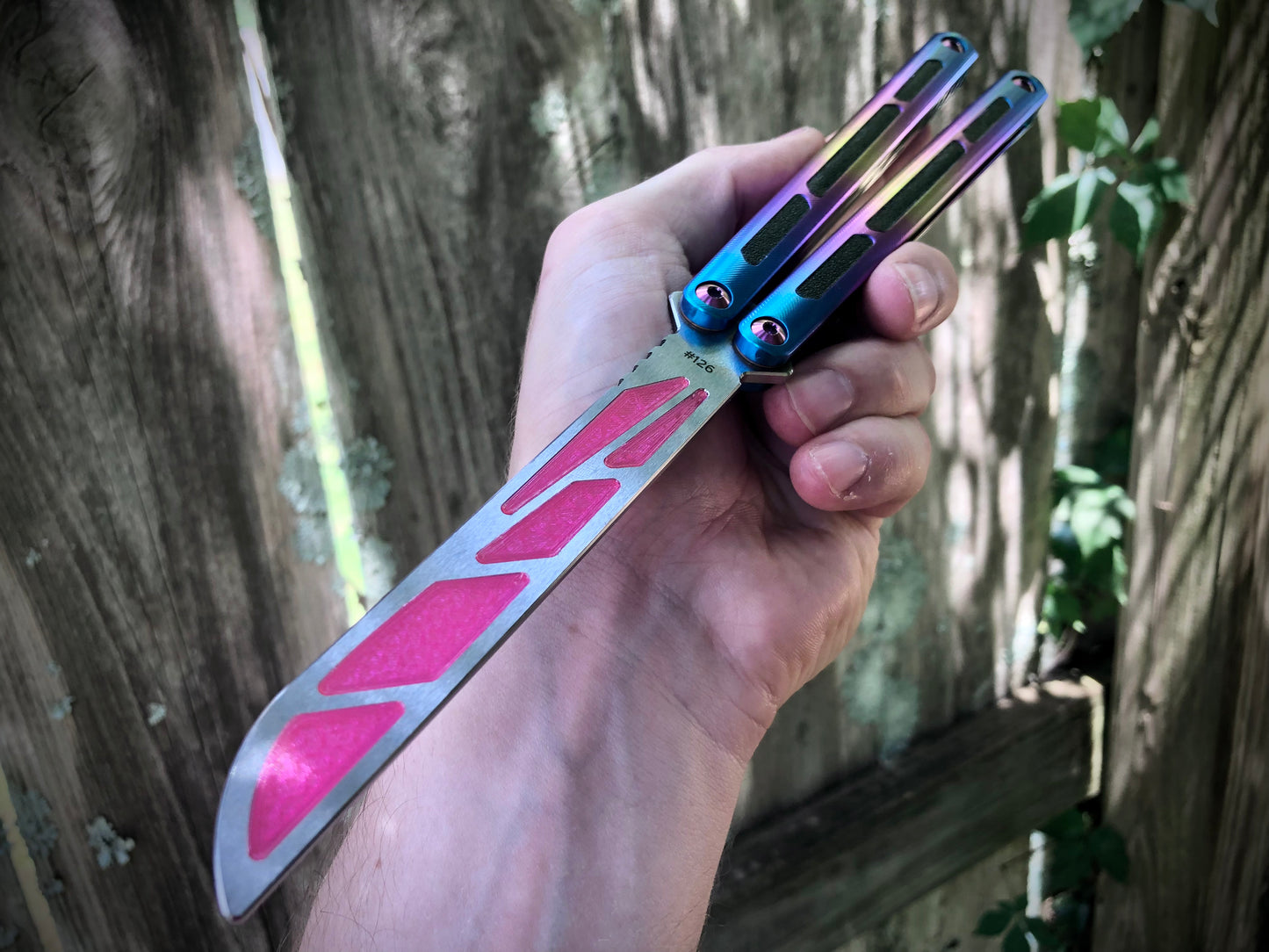 Adjust the balance and add a pop of color to your Squid Industries Tsunami trainer balisong with this custom-made Zippy balance insert. The insert adds 0.067 oz to the blade, which enable the Tsunami trainer to have a more neutral (less handle biased) balance profile.