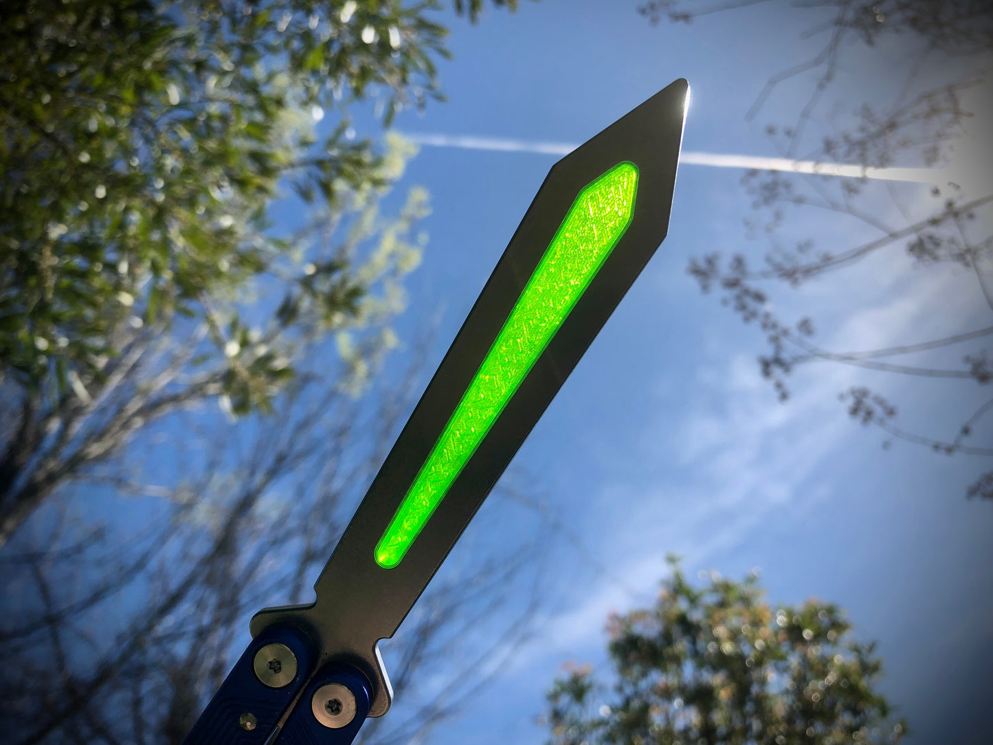Eliminate the ring of your Flytanium Zenith v1 and v2 balisong trainer with this shatter-proof Zippy blade insert. The insert also provides a more neutral balance profile.