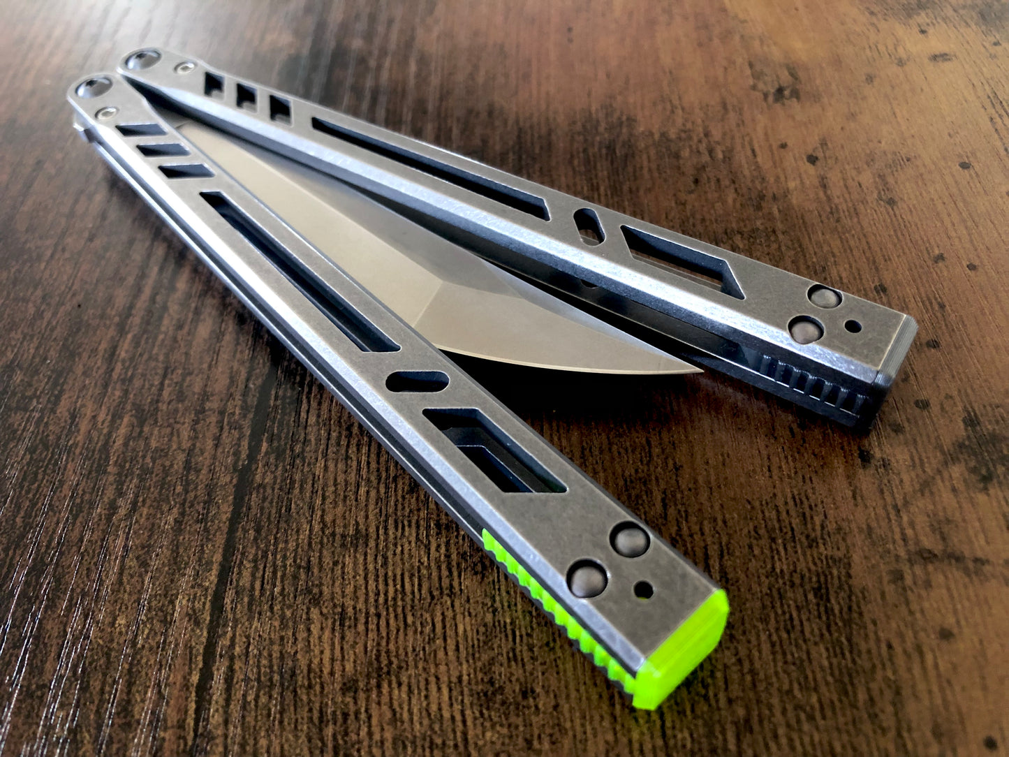 These Zippy spacers are designed for the BRS Barebones and Tibones, and are made in-house from a rubbery, shatter-proof polyurethane. The spacers are offered as either extensions or full-length "flush" spacers. The full-length spacers offer a slightly more neutral balance, while the extensions round the edges for comfort and protect the handles from drops. Both spacers feature positive jimping and enable adjustable balance with up to 1x removable tungsten weight per spacer.