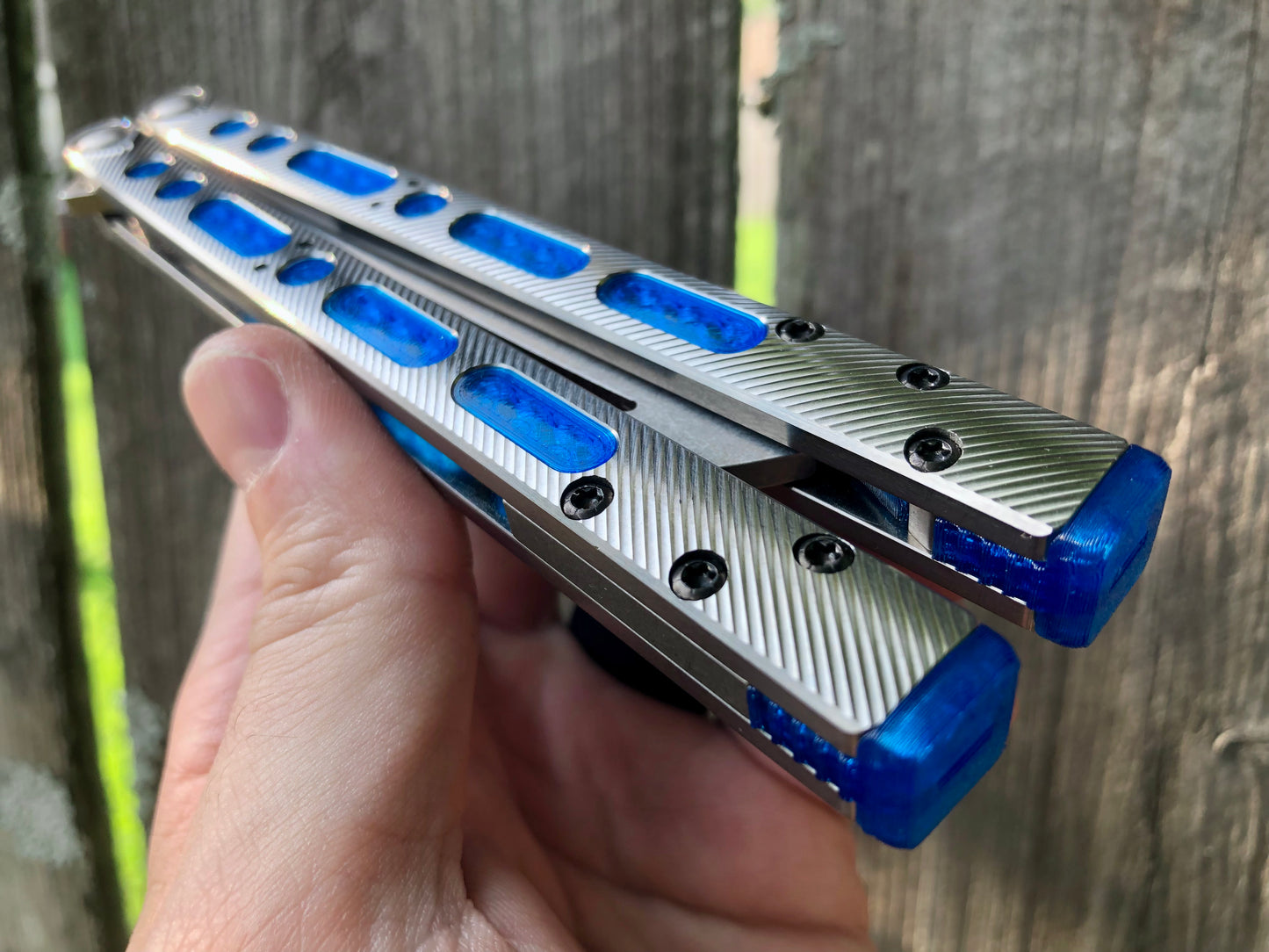 Extend and protect the handles of your Geof Dumas Ex10 and Ex11 balisongs with these Zippy extensions, which offer adjustable balance. Handle inlays modify the grip and sound.