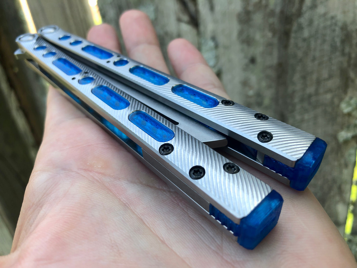 Extend and protect the handles of your Geof Dumas Ex10 and Ex11 balisongs with these Zippy extensions, which offer adjustable balance. Handle inlays modify the grip and sound.