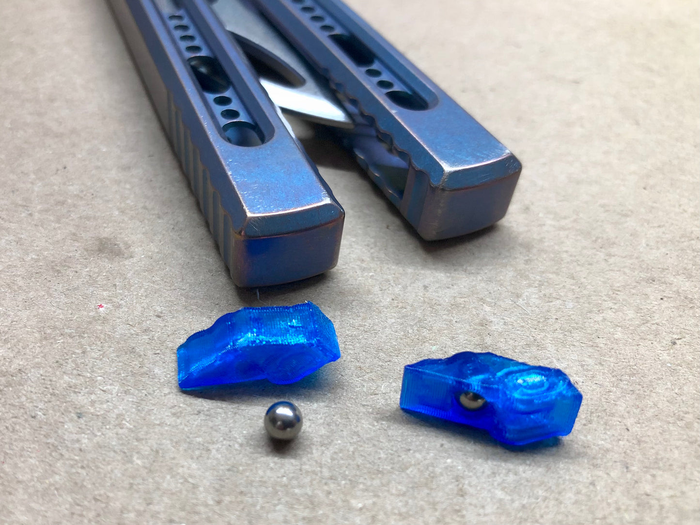 Integrate additional jimping surface area and an adjustable weight system into the Fellowship Blades Medusa v3 and Empusa v3 balisongs with this polyurethane Zippy mod. Adjust the balance and add color to the trainer blade with these polyurethane Zippy inserts.