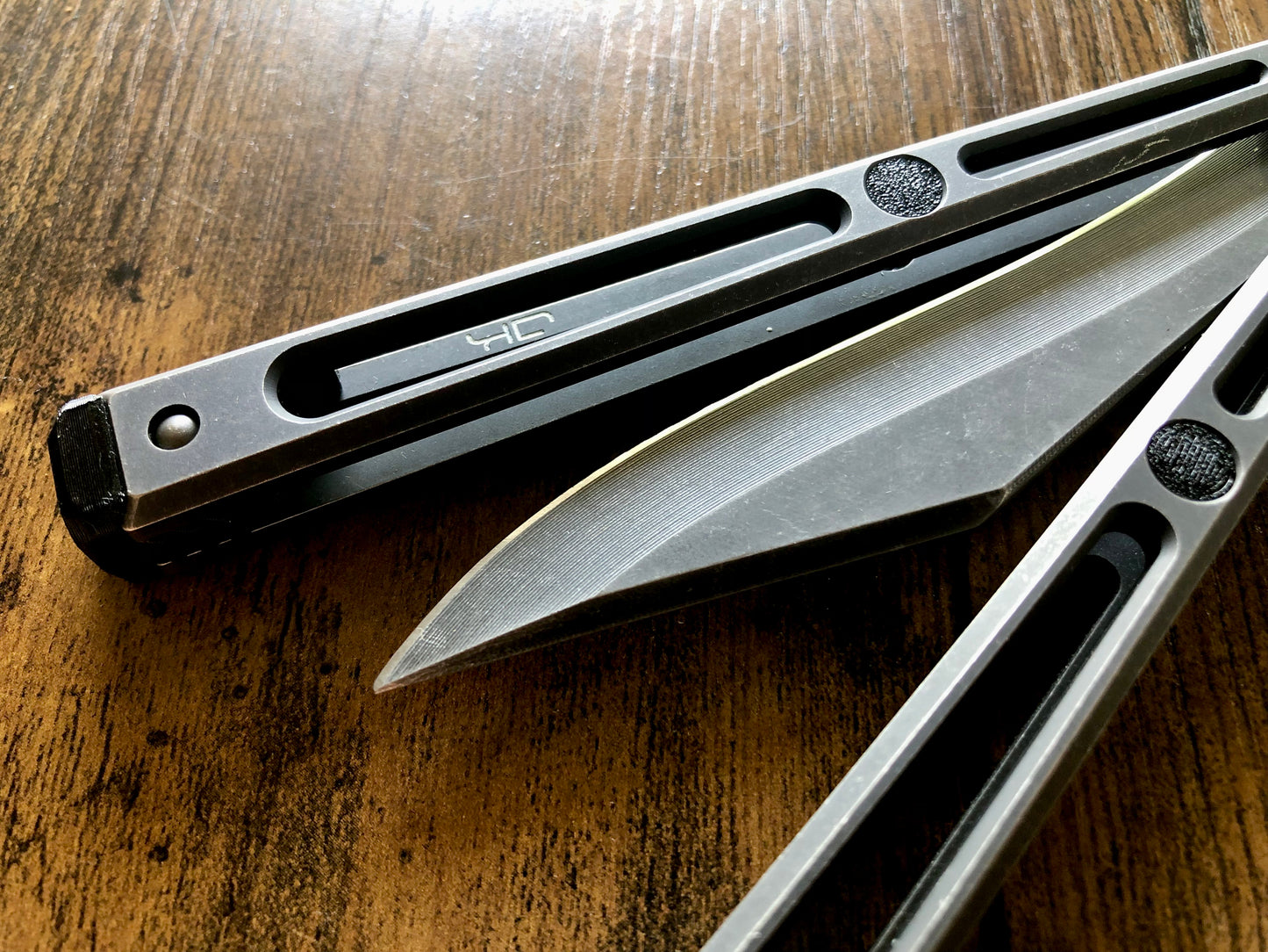 Extend and protect your handles with these Zippy spacers, custom-made for the Goose balisong (designed by Arthur Goins and machined by JK Design). The spacers are made from a shatter-proof polyurethane and protect your handles from drops while adding length. The spacers also feature positive sawtooth jimping and adjustable balance.