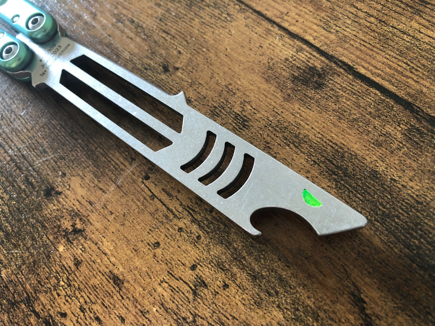 Modify the grip, eliminate the ring, and add a pop of color with these polyurethane handle inlays designed to fit the Squid industries Madko balisong trainer.