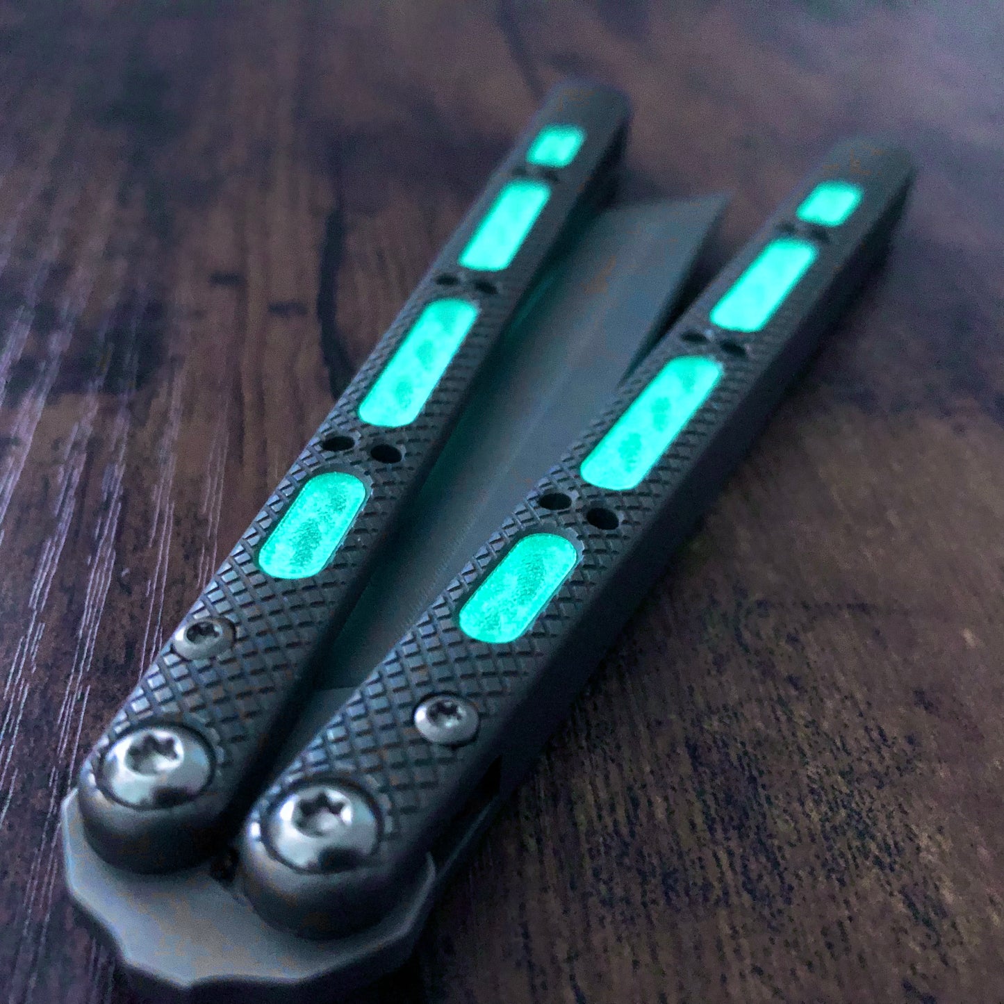 Modify the grip of your NRB Concepts SLight balisong and NRB UltraLight balisong trainer with Zippy handle inlays.