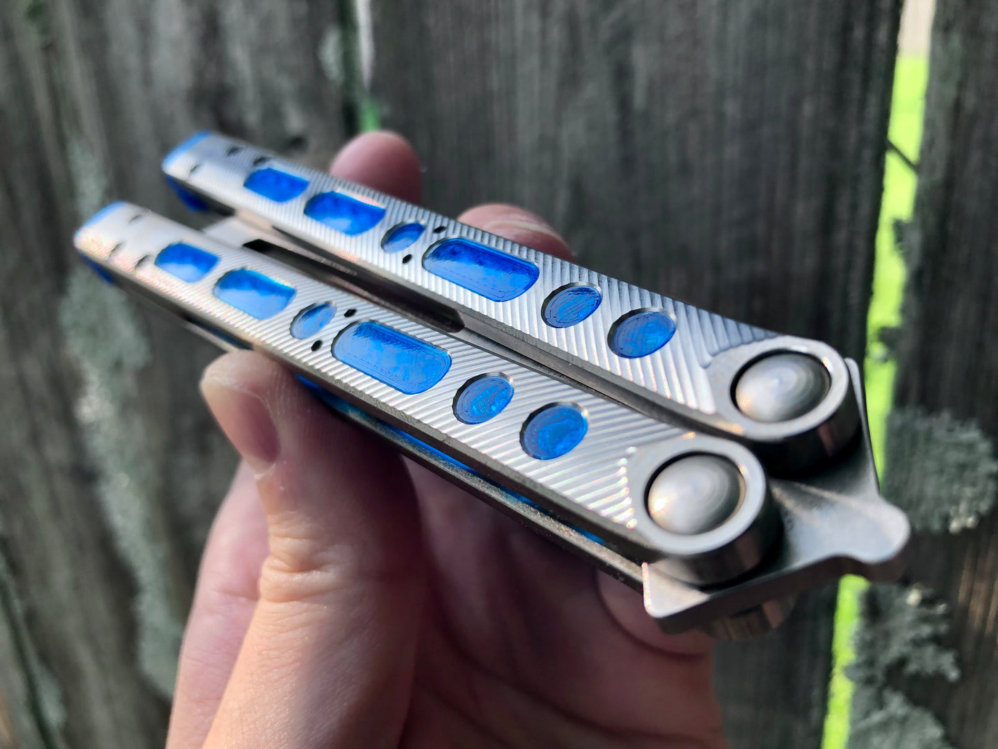 Extend and protect the handles of your Geof Dumas Ex10 and Ex11 balisongs with these Zippy extensions, which offer adjustable balance. Handle inlays modify the grip and sound.