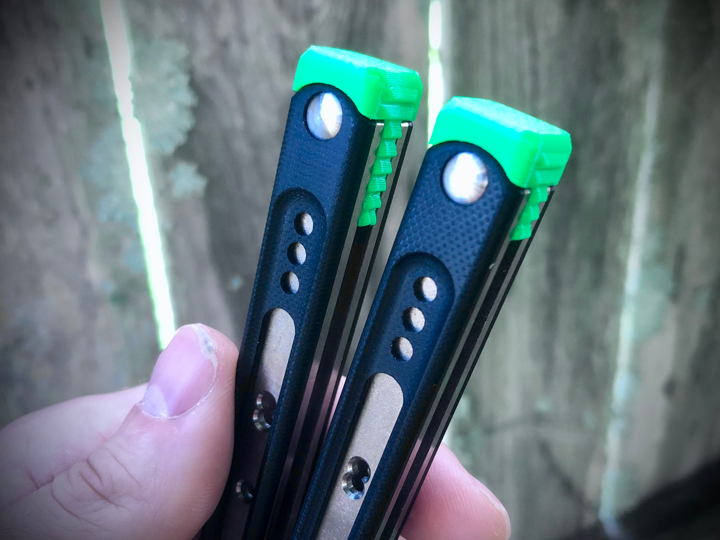 These Black Balisong Rebola v2 spacers are made in-house from a rubbery, shatter-proof polyurethane. They are ultra-lightweight extension spacers that reduce the stock handle-bias. They also feature positive sawtooth jimping and enable adjustable balance with up to 1x removable tungsten weight per spacer.