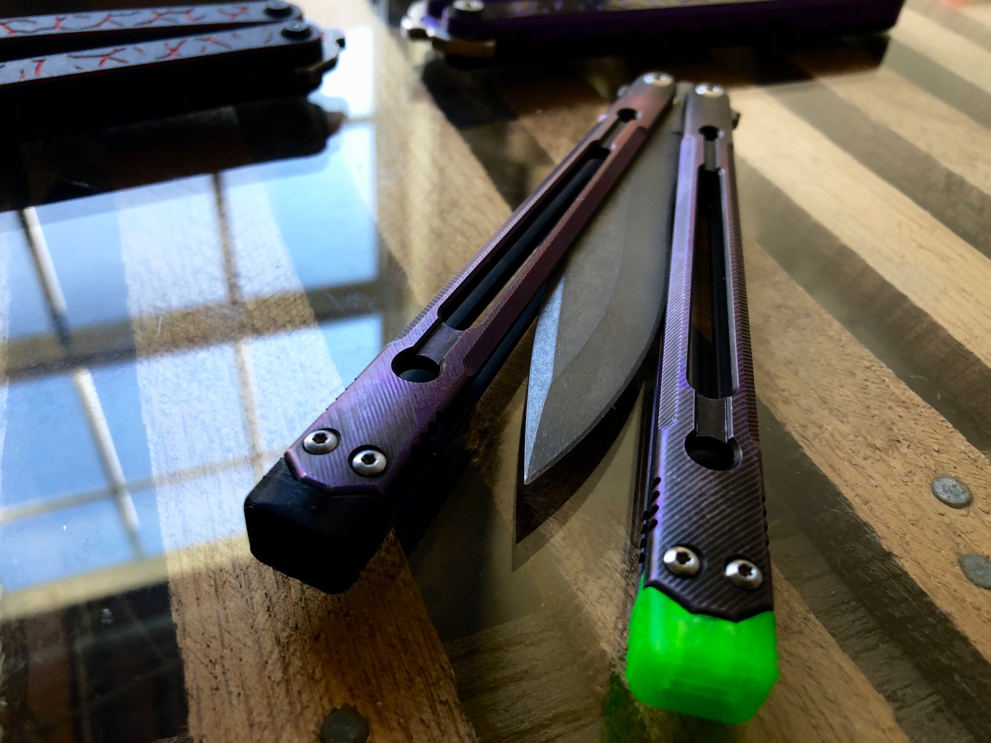 Improve the balance of your Black Balisong Reaper and Da Purge v2 balisongs with Zippy extension spacers. The spacers feature removable tungsten weights and positive jimping for an improved flipping experience.