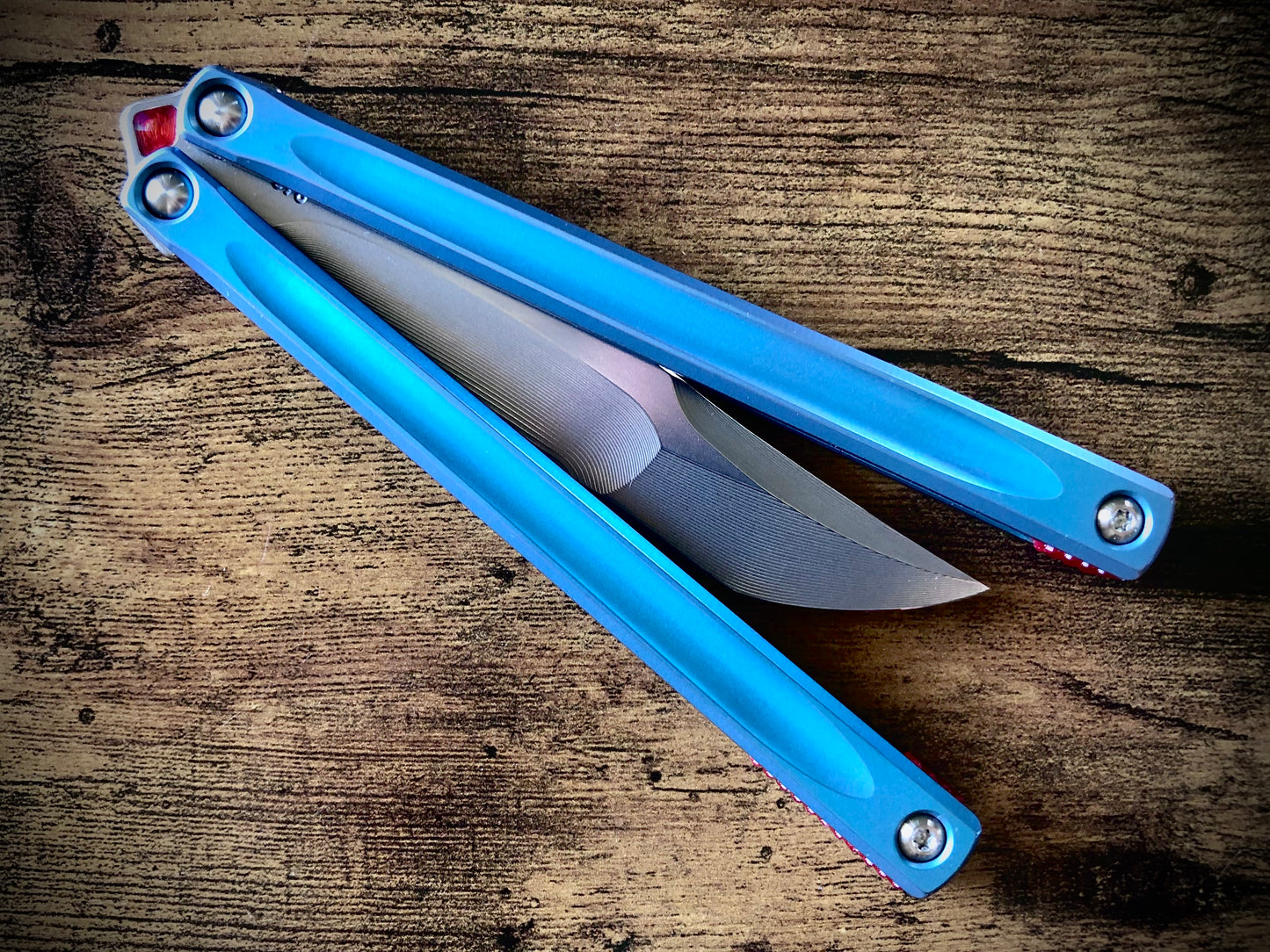 Add a pop of color to your JK Design Embargo balisong with these Zippy tang inserts. The inserts are made in-house from a rubbery polyurethane and won't pop out on drops.