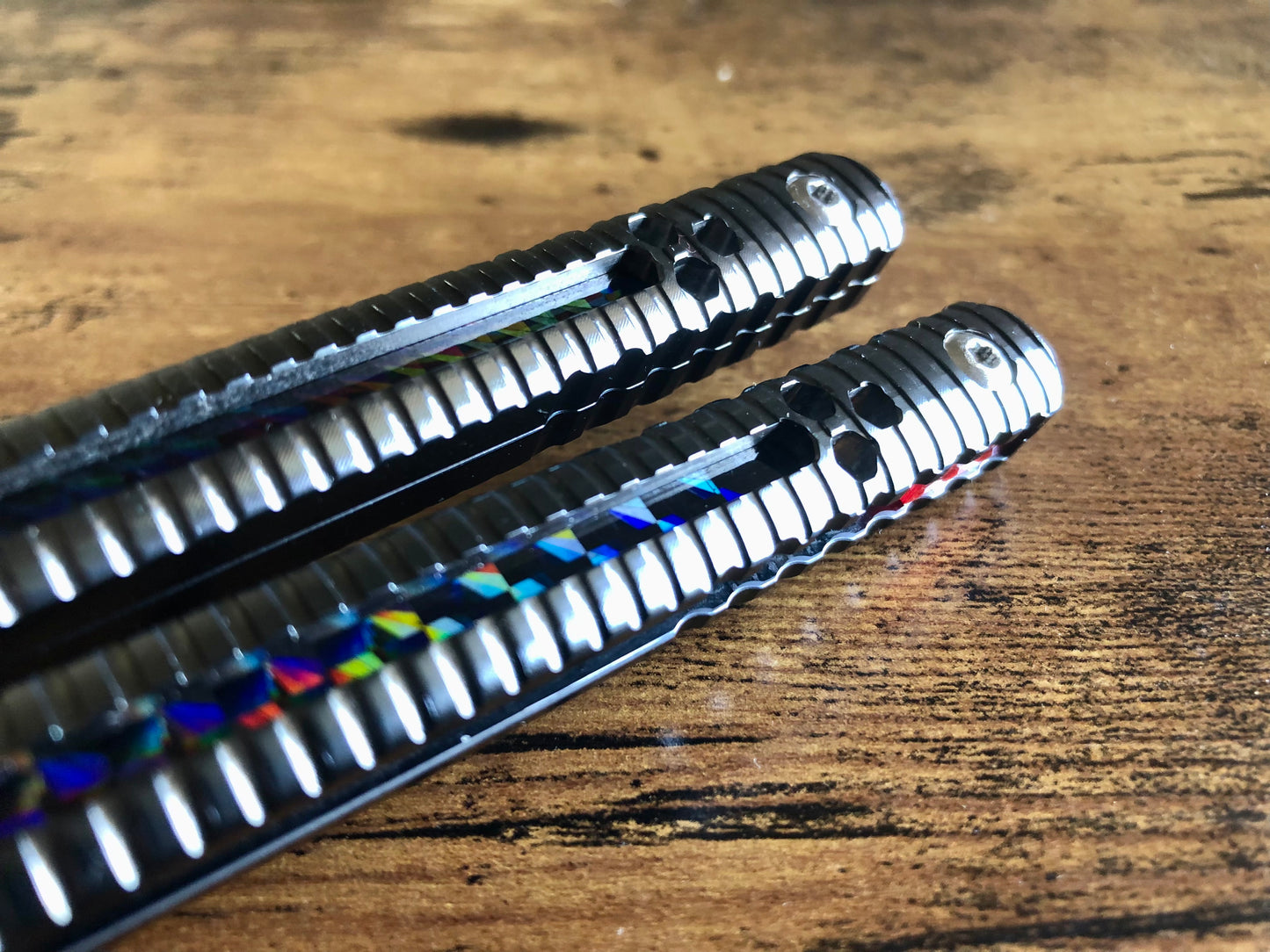 Adjust the balance of your B.A. Balis Nakiri balisong with these custom-made Zippy spacers. The Zippy spacers offer reduced handle bias compared to the stock spacers, and offer 3x intermediate balance configurations so you can fine-tune the balance to your preference. Cosmetic blade inserts are included, and optional handle inlays add a pop of color. 