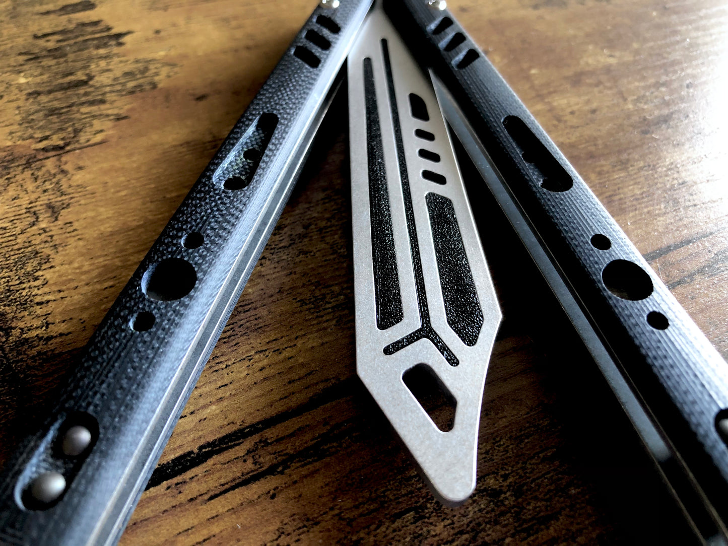 Eliminate the ring of your BRS Replicant trainer balisong with this custom-made Zippy blade insert. The insert is ultralight, weighing in at as low as 0.017 oz, so it won't affect the balance for flipping.