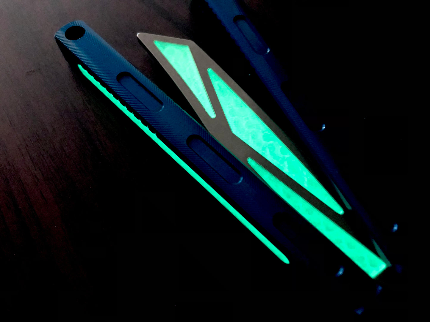 Add a pop of color and silence the ring of your MachineWise Prysma, Prysma Pro, or SlifT balisongs with these these polyurethane Zippy Speed Channel inlays.