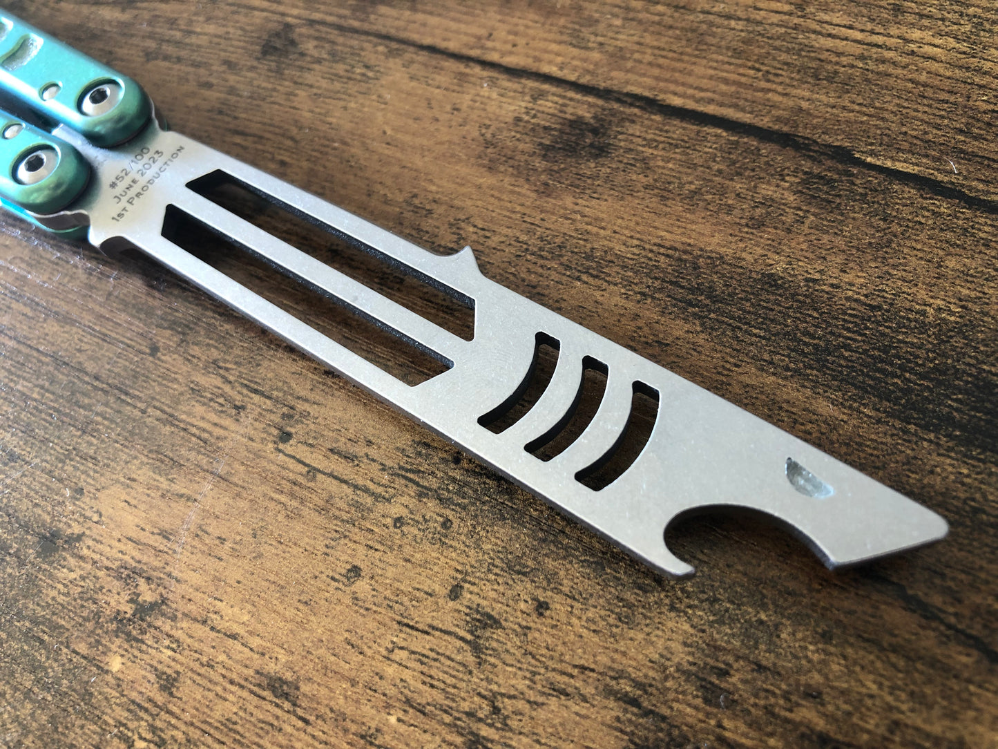 Modify the grip, eliminate the ring, and add a pop of color with these polyurethane handle inlays designed to fit the Squid industries Madko balisong trainer.