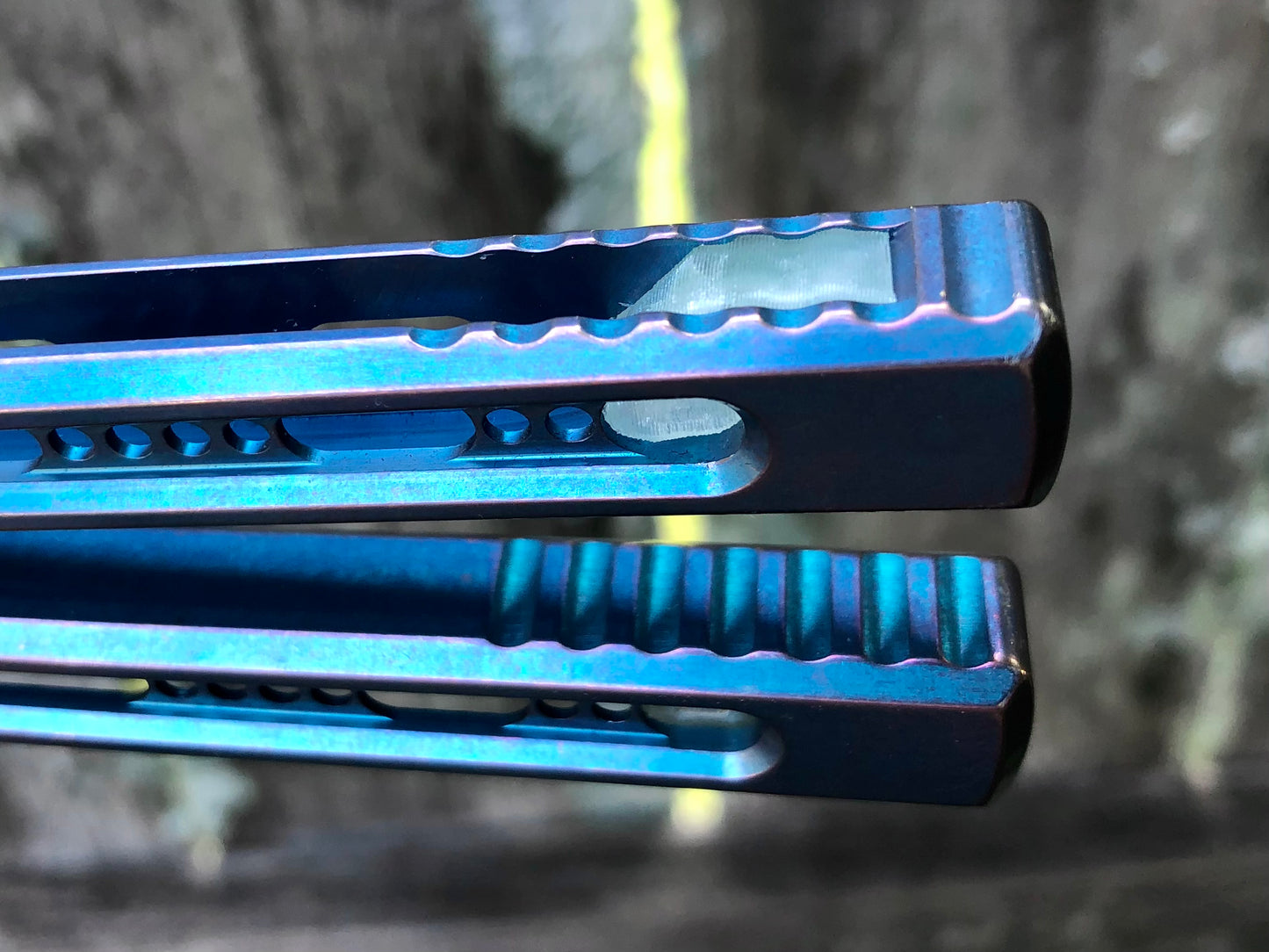 Integrate additional jimping surface area and an adjustable weight system into the Fellowship Blades Medusa v3 and Empusa v3 balisongs with this polyurethane Zippy mod. Adjust the balance and add color to the trainer blade with these polyurethane Zippy inserts.