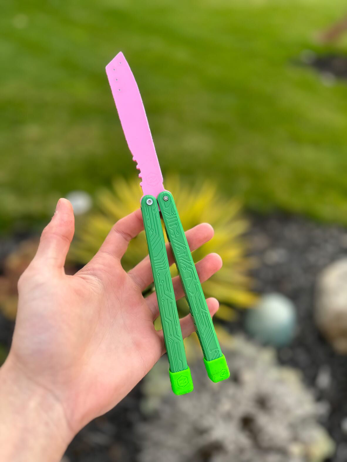 Protect your favorite balisong handles from concrete drops with the original Zippy handle caps. Weight caps to adjust the balance, slim caps for low-profile handle protection and grip for ladders, and LED caps for a light-up balisong experience. Mark your bite handle with the best bite markers on the market.