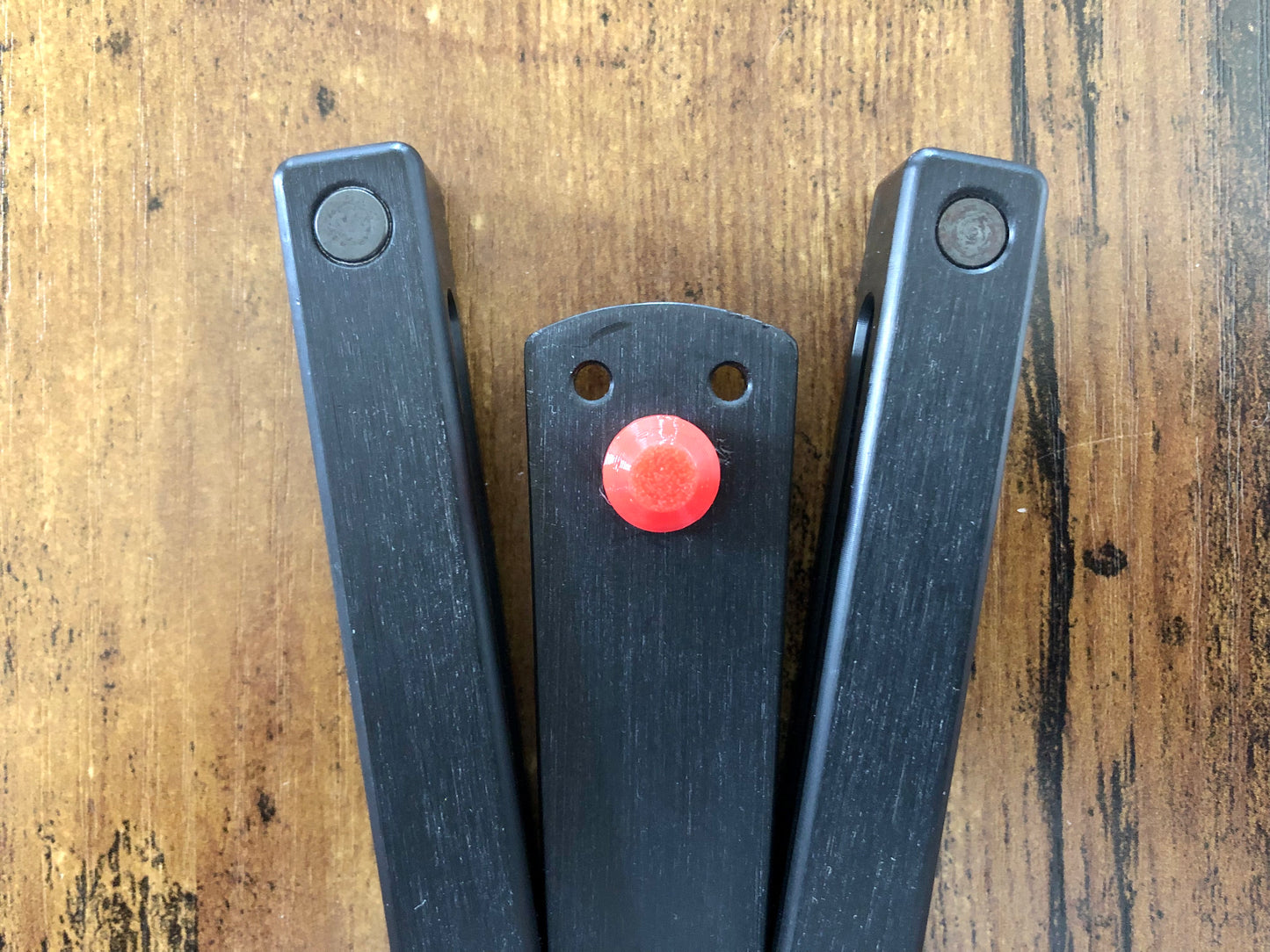 Treat your Squiddy to a facelift and reduce the handle bias with these tungsten-weighted Zippy tip inserts designed for the Squid Industries Squiddy B and Squiddy U balisong trainers.