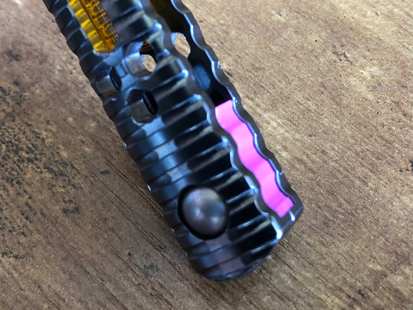 Adjust the balance of your B.A. Balis Nakiri balisong with custom-made Zippy spacers. The Zippy spacers offer reduced handle bias compared to the stock spacers, and offer 3x intermediate balance configurations. Cosmetic blade inserts are included. Optional handle inlays add a pop of color. 