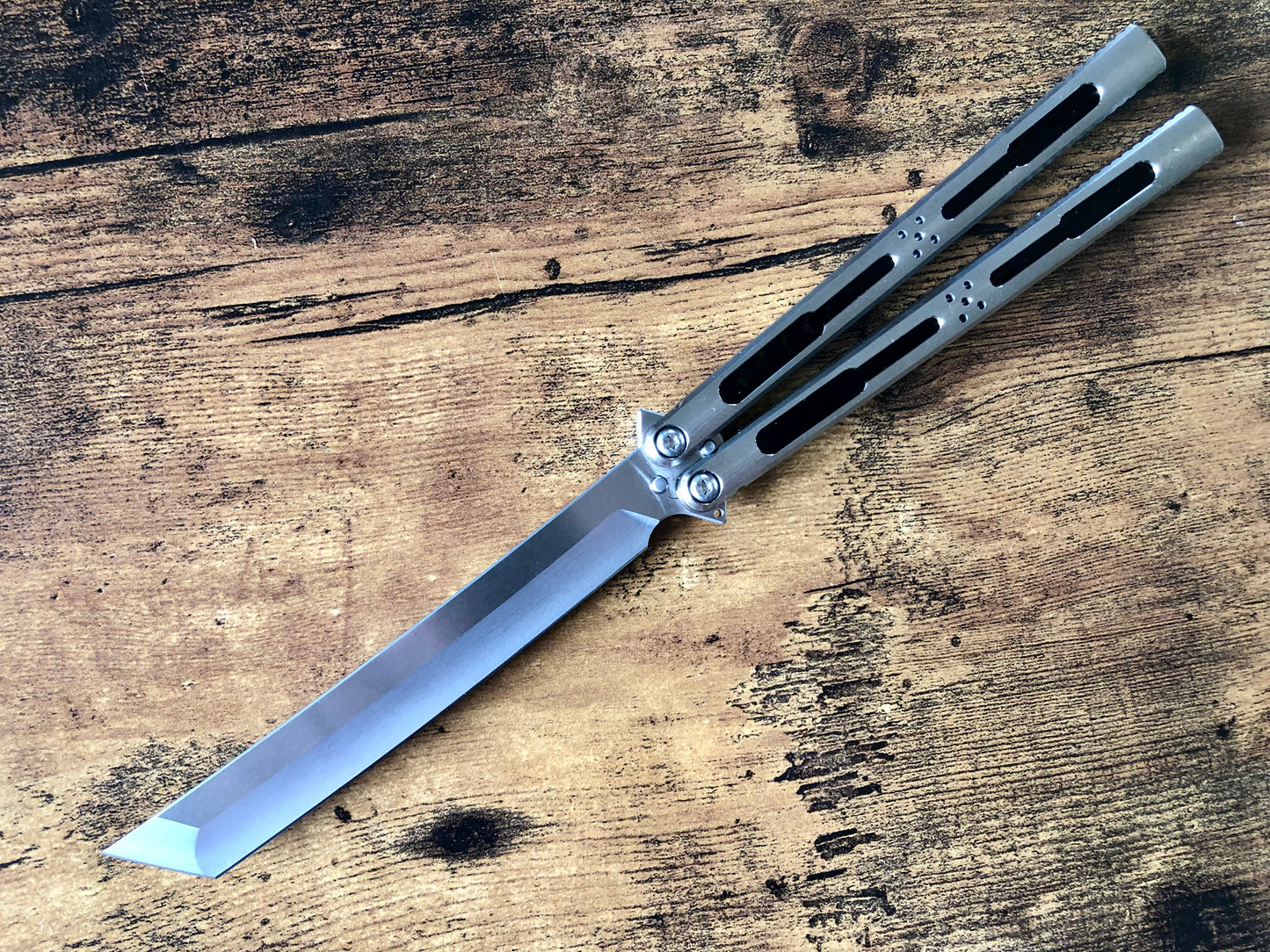 Modify the grip, silence the ring, and deepen the sound of your Tormentum Azoth balisong with these polyurethane Zippy handle inlays.