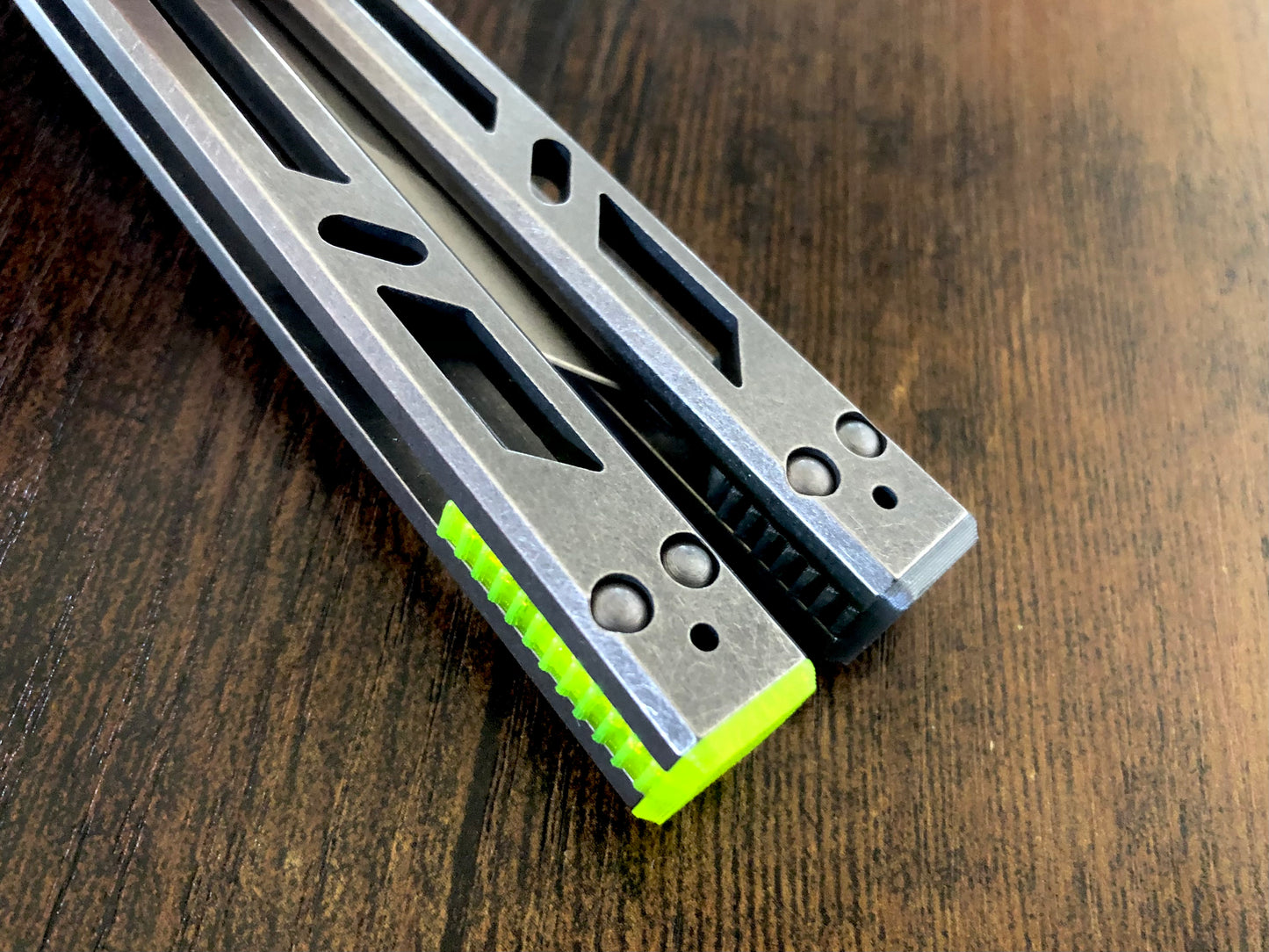 These Zippy spacers are designed for the BRS Barebones and Tibones, and are made in-house from a rubbery, shatter-proof polyurethane. The spacers are offered as either extensions or full-length "flush" spacers. The full-length spacers offer a slightly more neutral balance, while the extensions round the edges for comfort and protect the handles from drops. Both spacers feature positive jimping and enable adjustable balance with up to 1x removable tungsten weight per spacer.