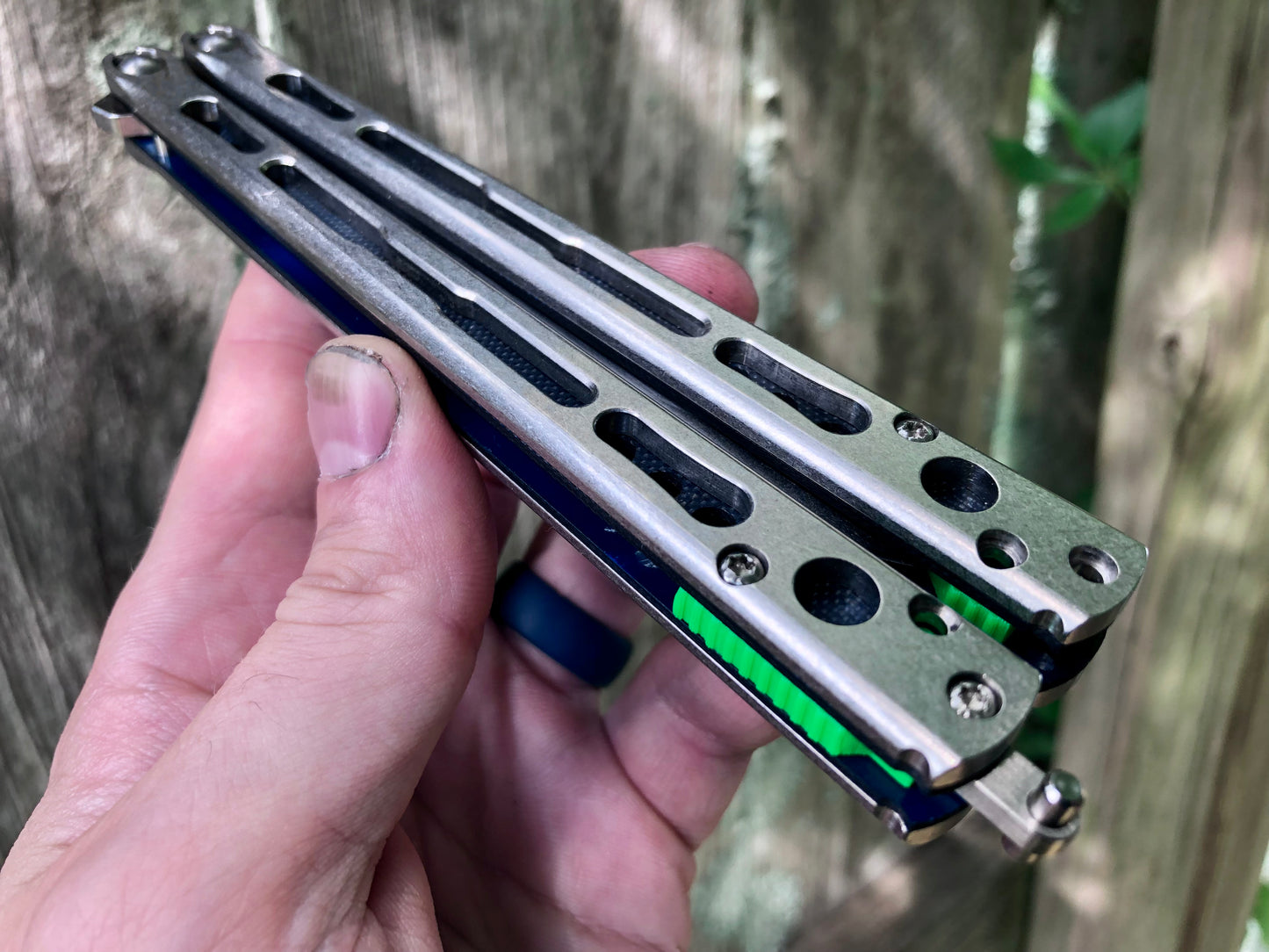 Make your HOM Chimera balisong a more neutral flipper with Zippy spacers: full-length spacers with jimping, or spring-latch spacers that counterweight the safe handle for improved balance.