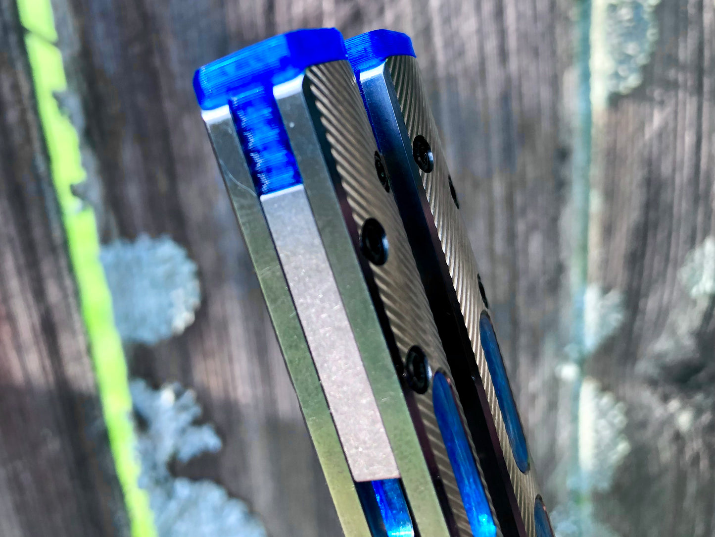 Extend and protect the handles of your Geof Dumas Ex10 and Ex11 balisongs with these Zippy extensions, which offer adjustable balance. Handle inlays modify the grip and sound.