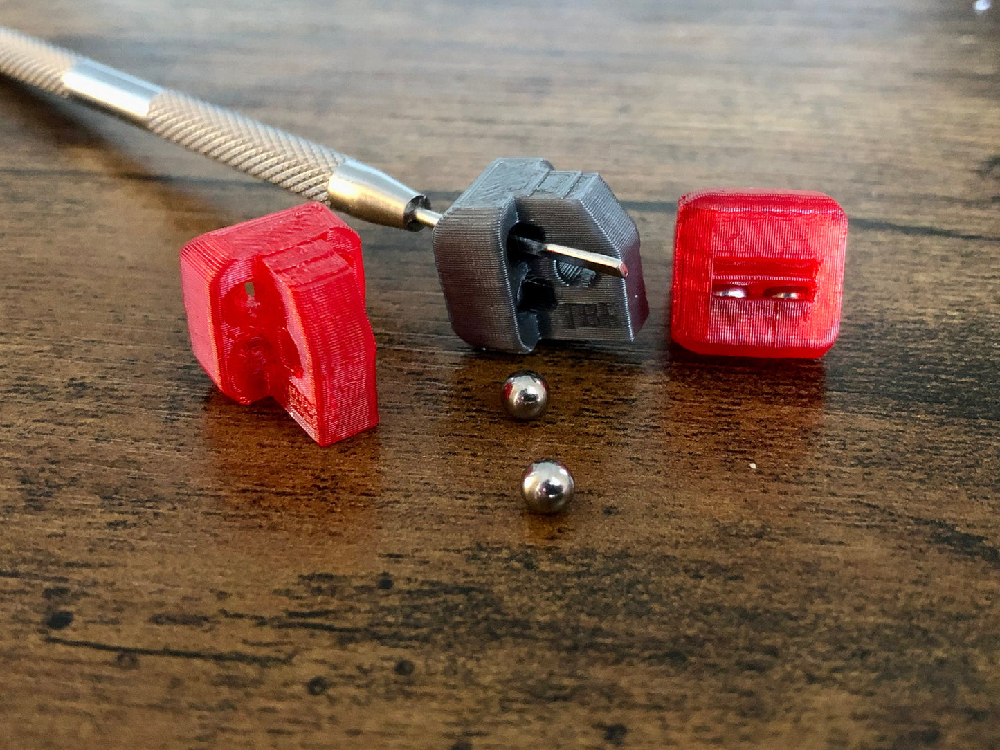 Reduce the handle bias of your HOM i-Basilisk, HOM Basilisk-R (for Titanium and G10/CF variants), and HOM Prodigy balisongs with Zippy extension spacers and handle inlays.