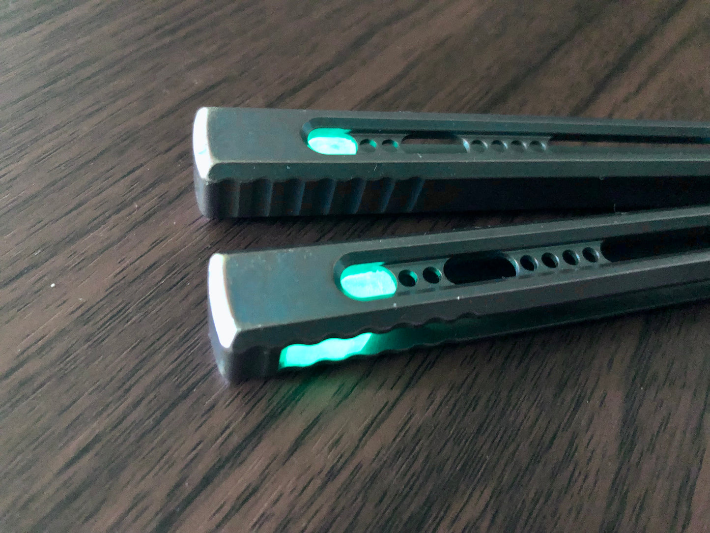 Integrate additional jimping surface area and an adjustable weight system into the Fellowship Blades Medusa v3 and Empusa v3 balisongs with this polyurethane Zippy mod. Adjust the balance and add color to the trainer blade with these polyurethane Zippy inserts.