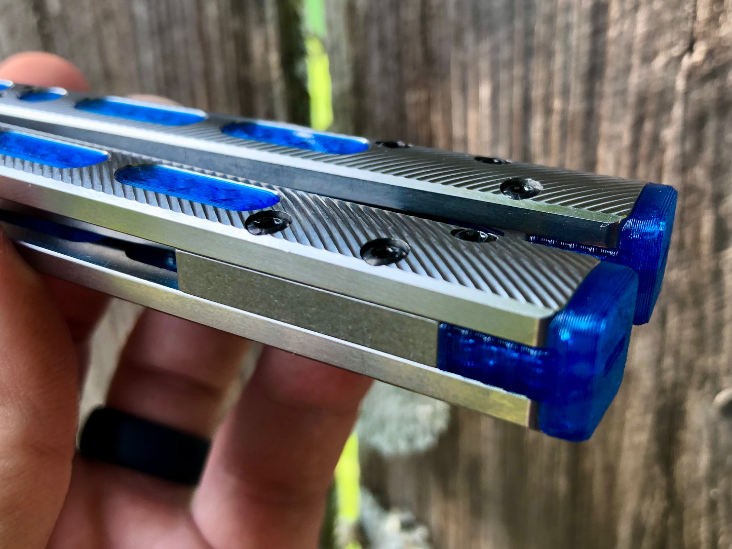 Extend and protect the handles of your Geof Dumas Ex10 and Ex11 balisongs with these Zippy extensions, which offer adjustable balance. Handle inlays modify the grip and sound.